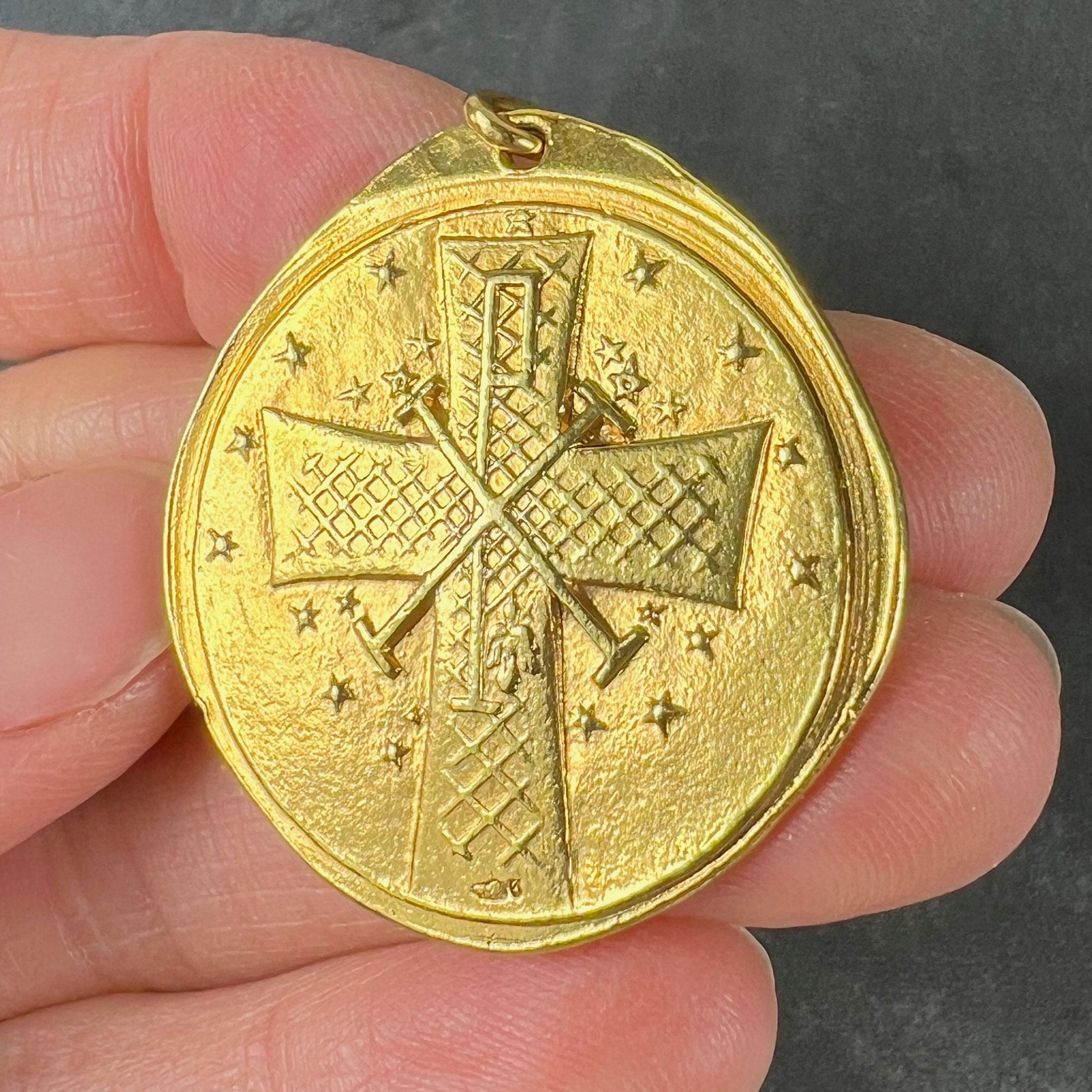Grande ciondolo francese Monnaie De Paris Vergine Maria Gigli Madonna in oro giallo 18 carati in vendita 5