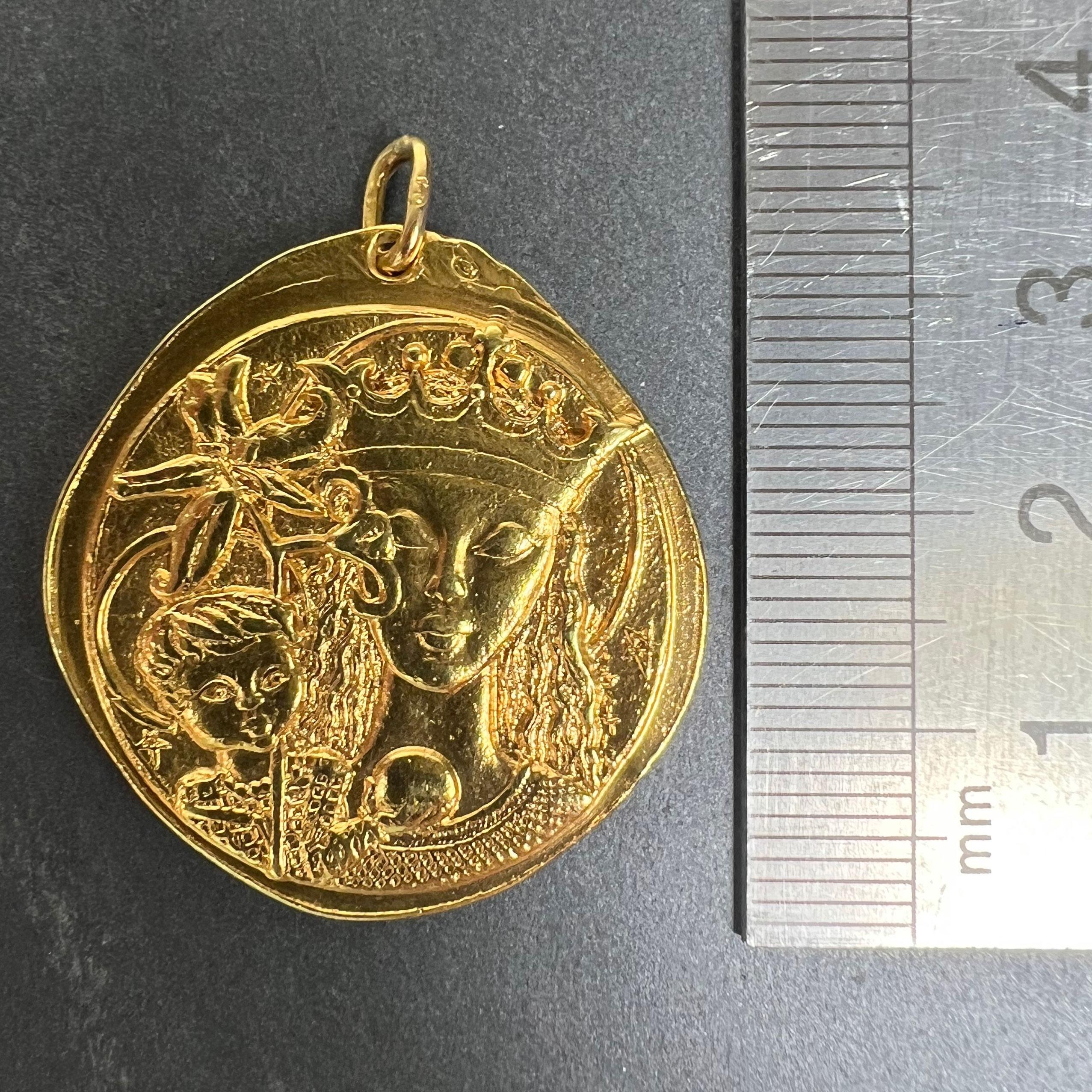 Grande ciondolo francese Monnaie De Paris Vergine Maria Gigli Madonna in oro giallo 18 carati in vendita 6