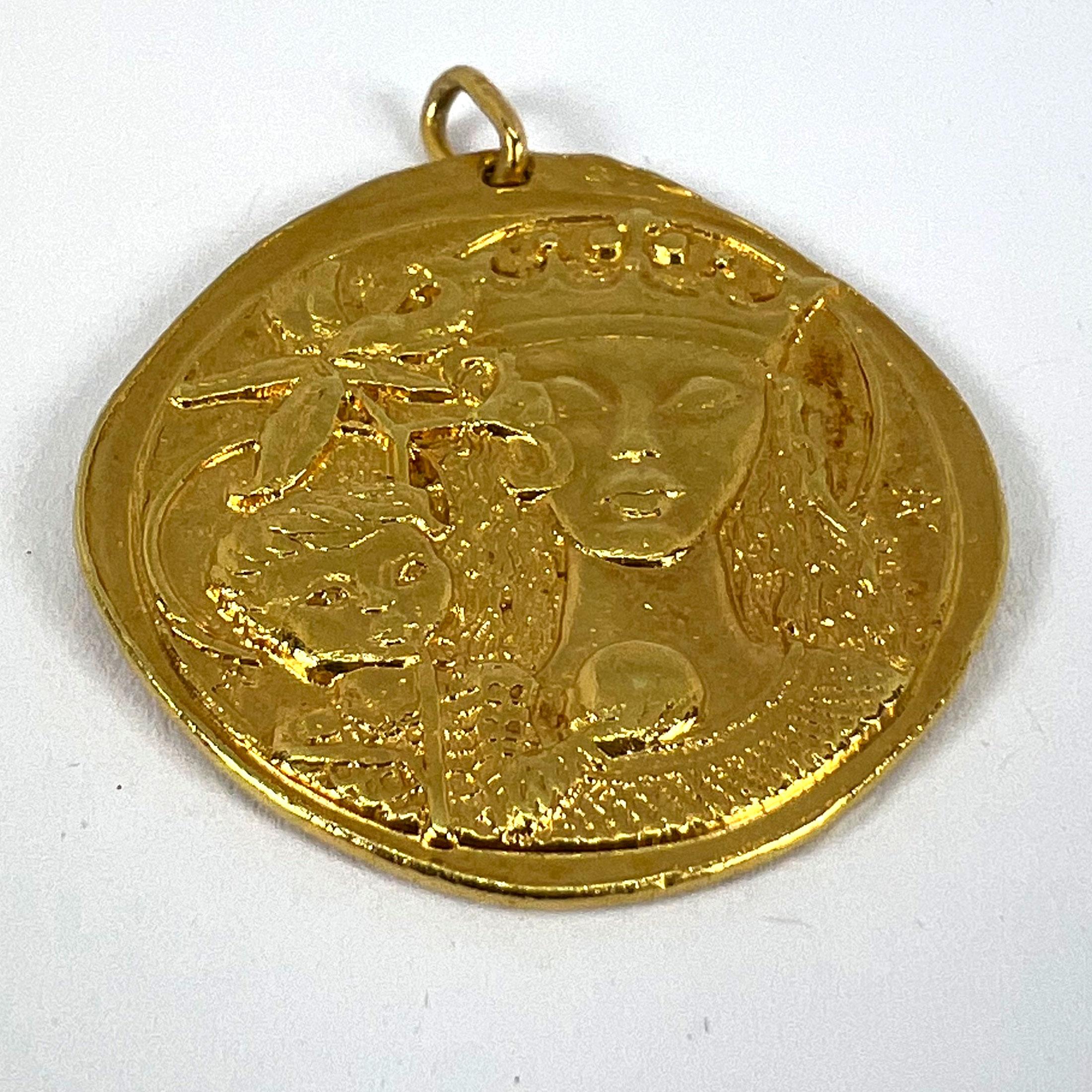Grande ciondolo francese Monnaie De Paris Vergine Maria Gigli Madonna in oro giallo 18 carati in vendita 10