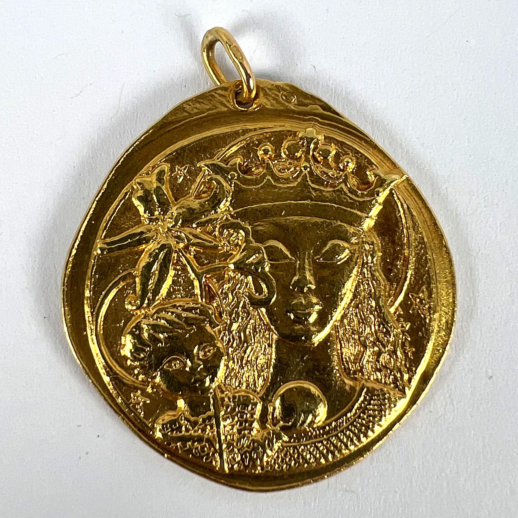 Grande ciondolo francese Monnaie De Paris Vergine Maria Gigli Madonna in oro giallo 18 carati in vendita 8