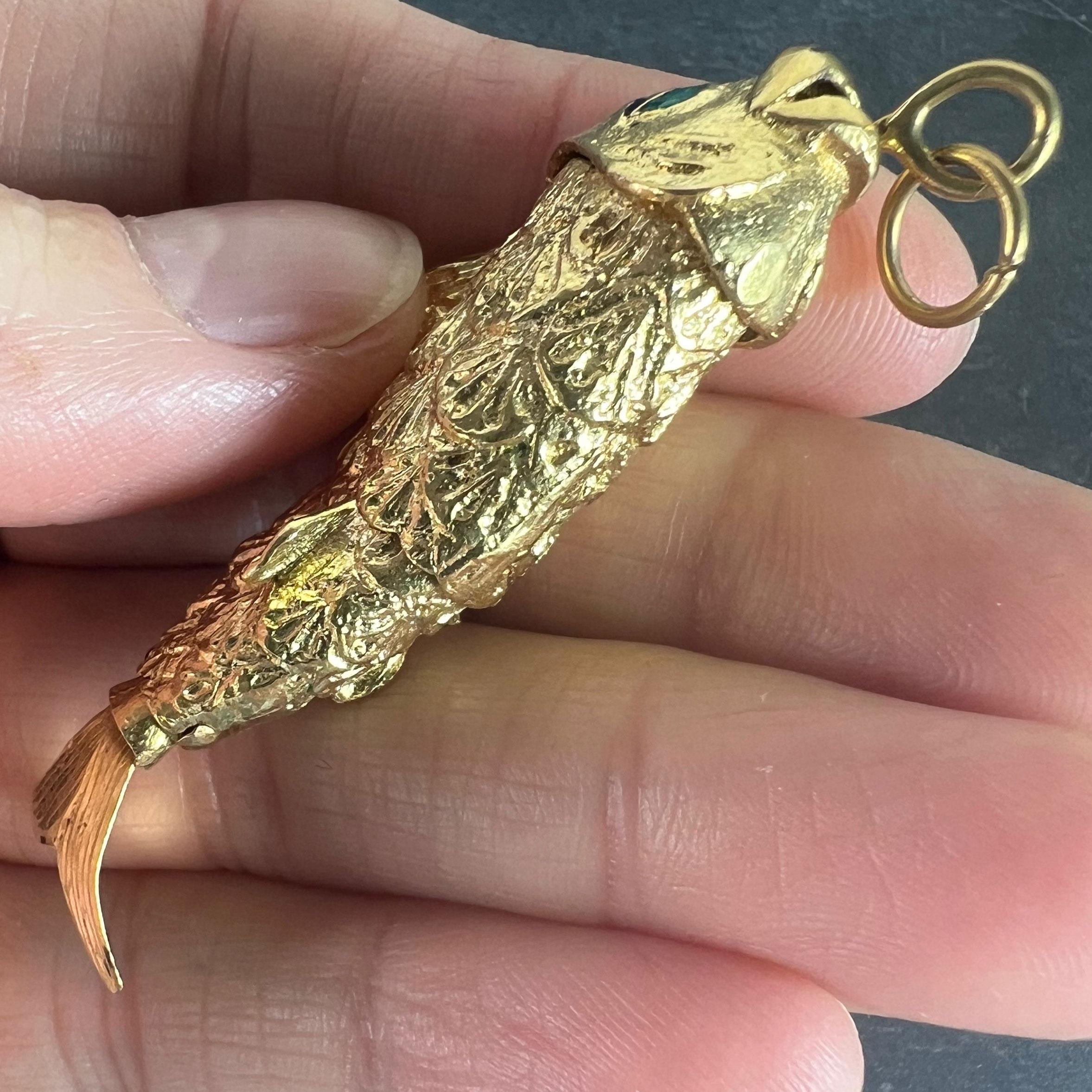 Colgante de oro amarillo de 18 quilates con forma de pez articulado en Bueno estado para la venta en London, GB