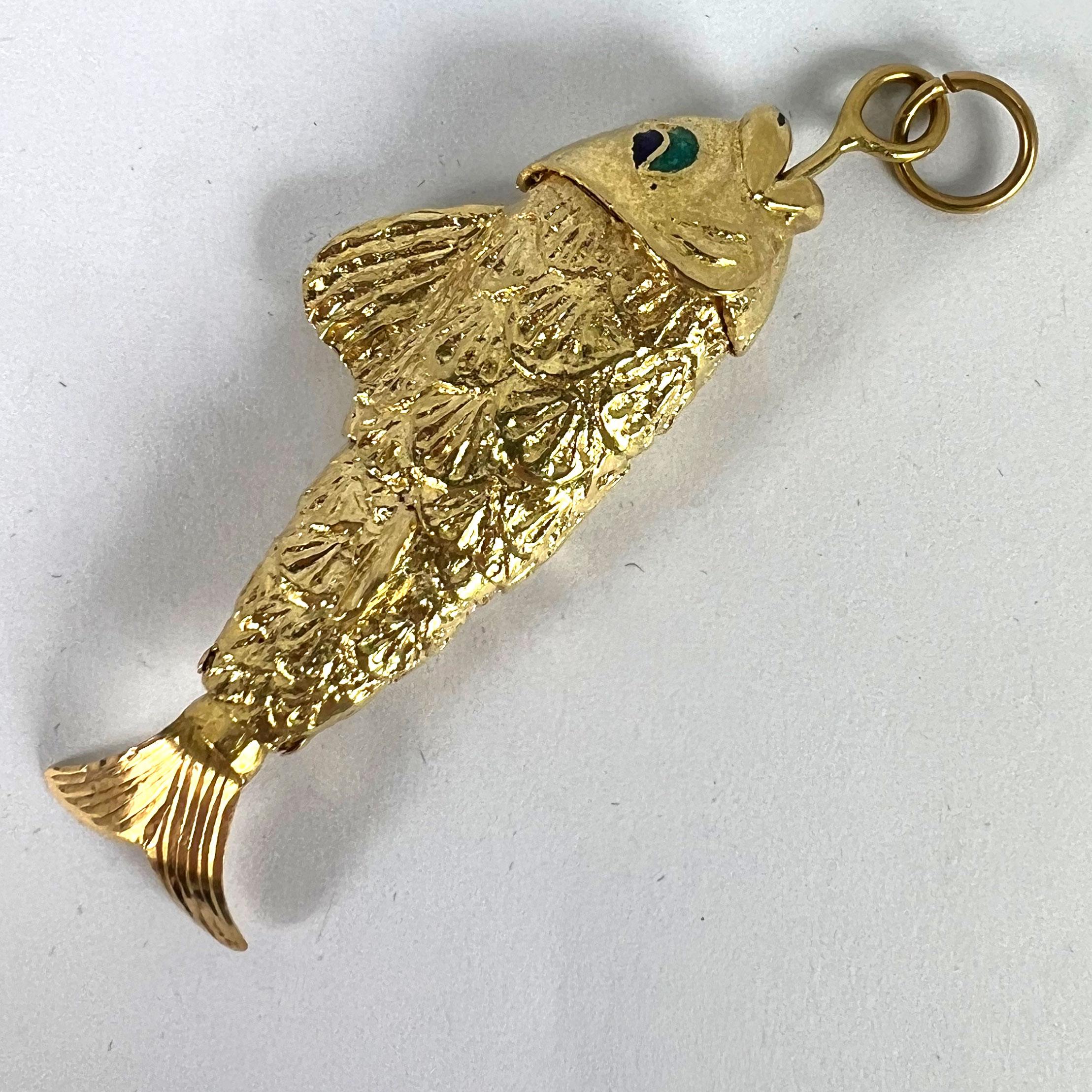 Colgante de oro amarillo de 18 quilates con forma de pez articulado en venta 4