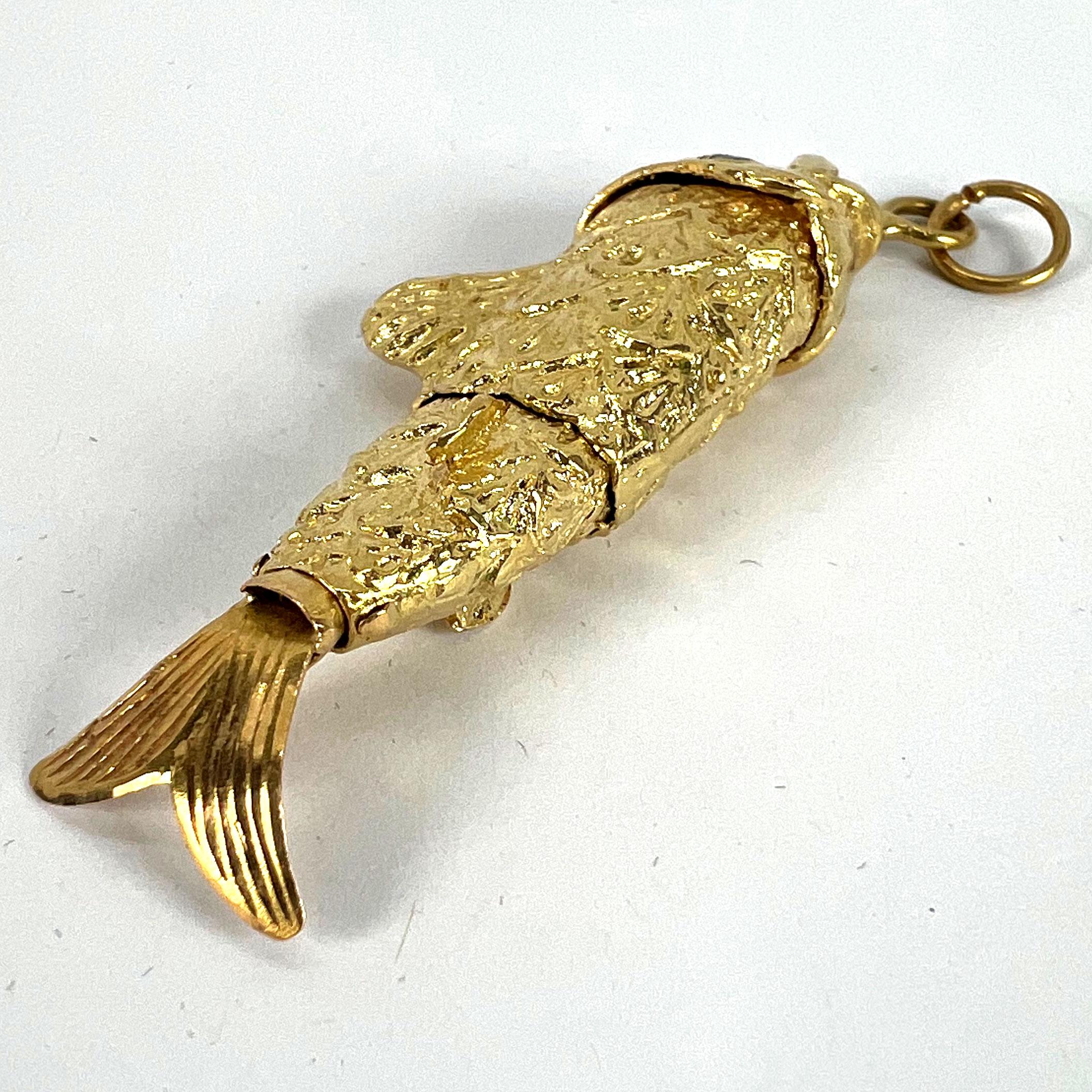 Colgante de oro amarillo de 18 quilates con forma de pez articulado en venta 6