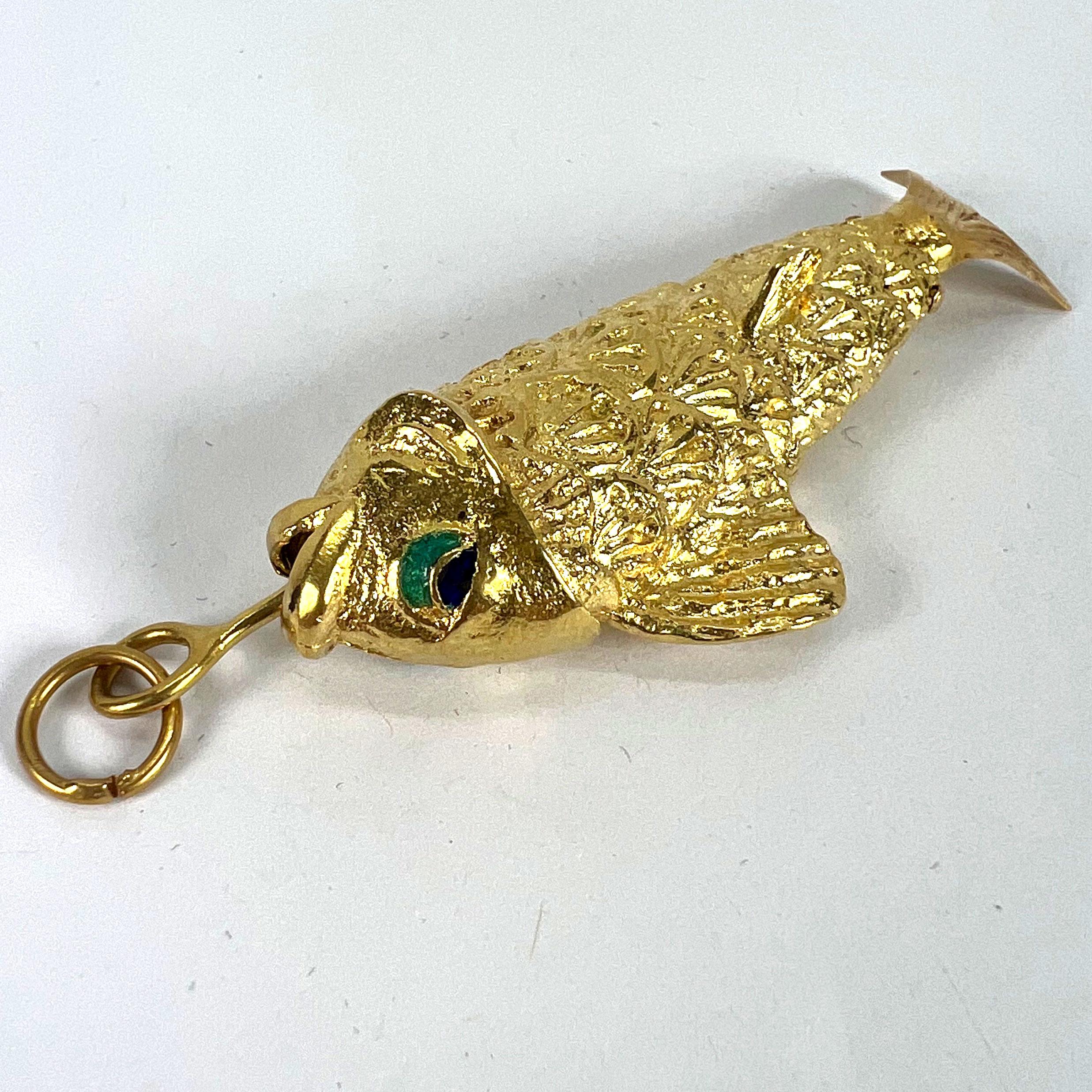 Colgante de oro amarillo de 18 quilates con forma de pez articulado en venta 7