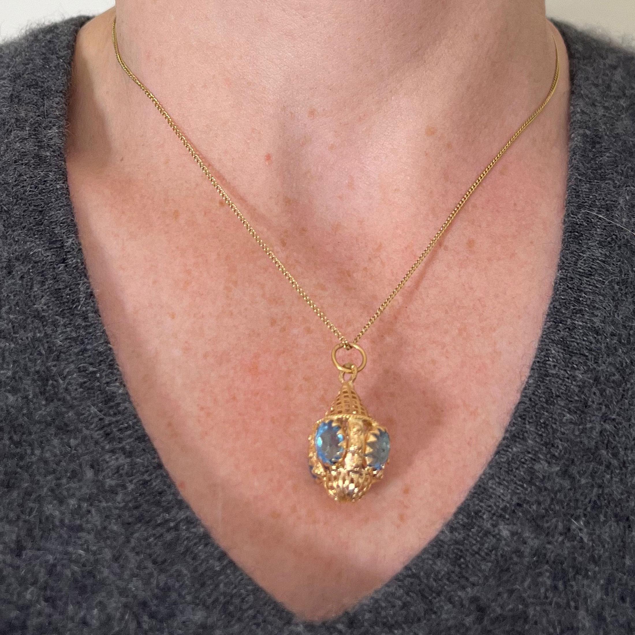 da uomo o donna Ciondolo Charm Etrusco in oro giallo 18K in vendita