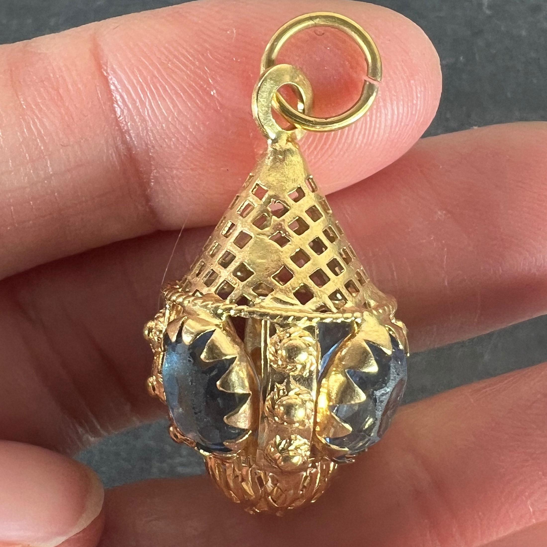 Ciondolo Charm Etrusco in oro giallo 18K in vendita 1