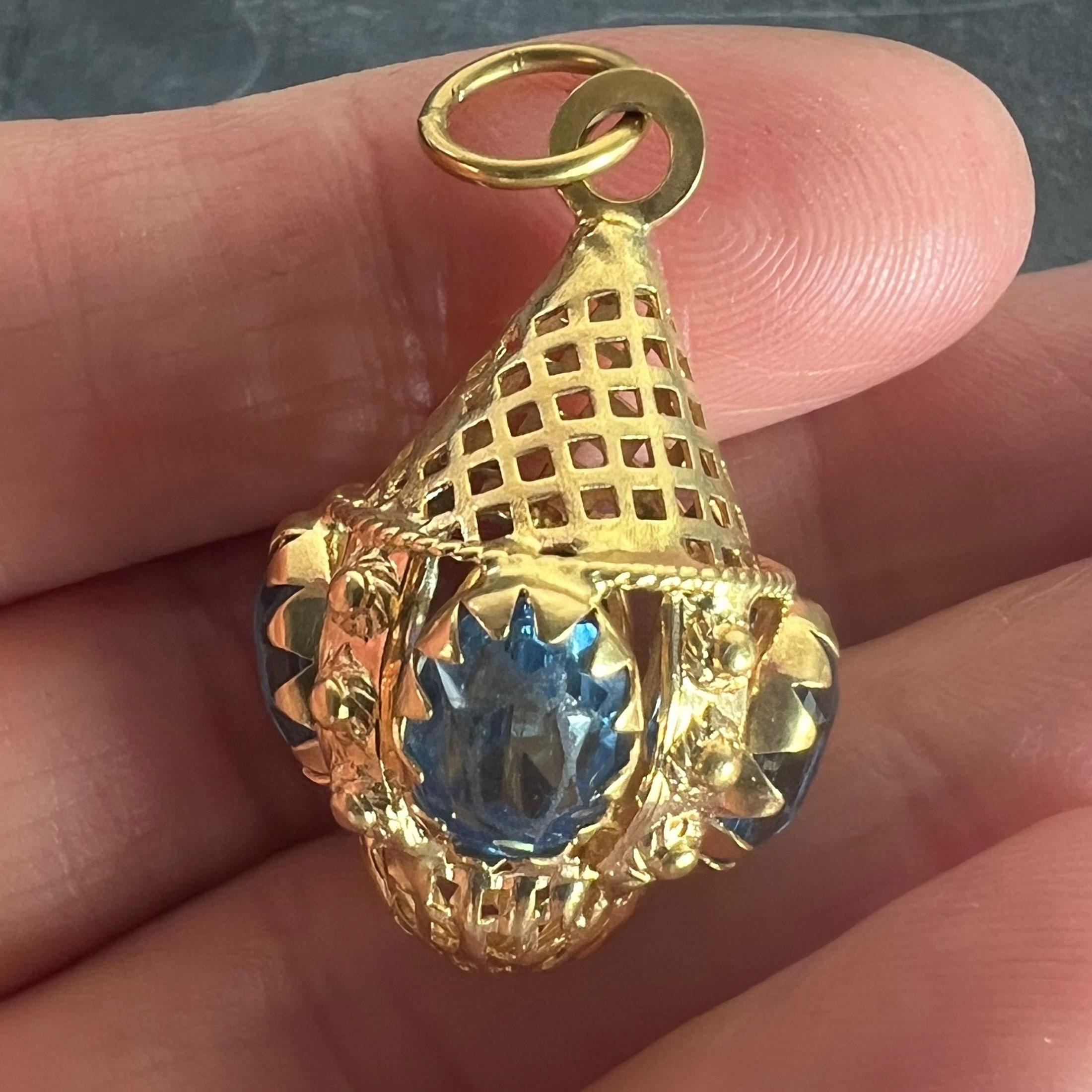 Ciondolo Charm Etrusco in oro giallo 18K in vendita 3