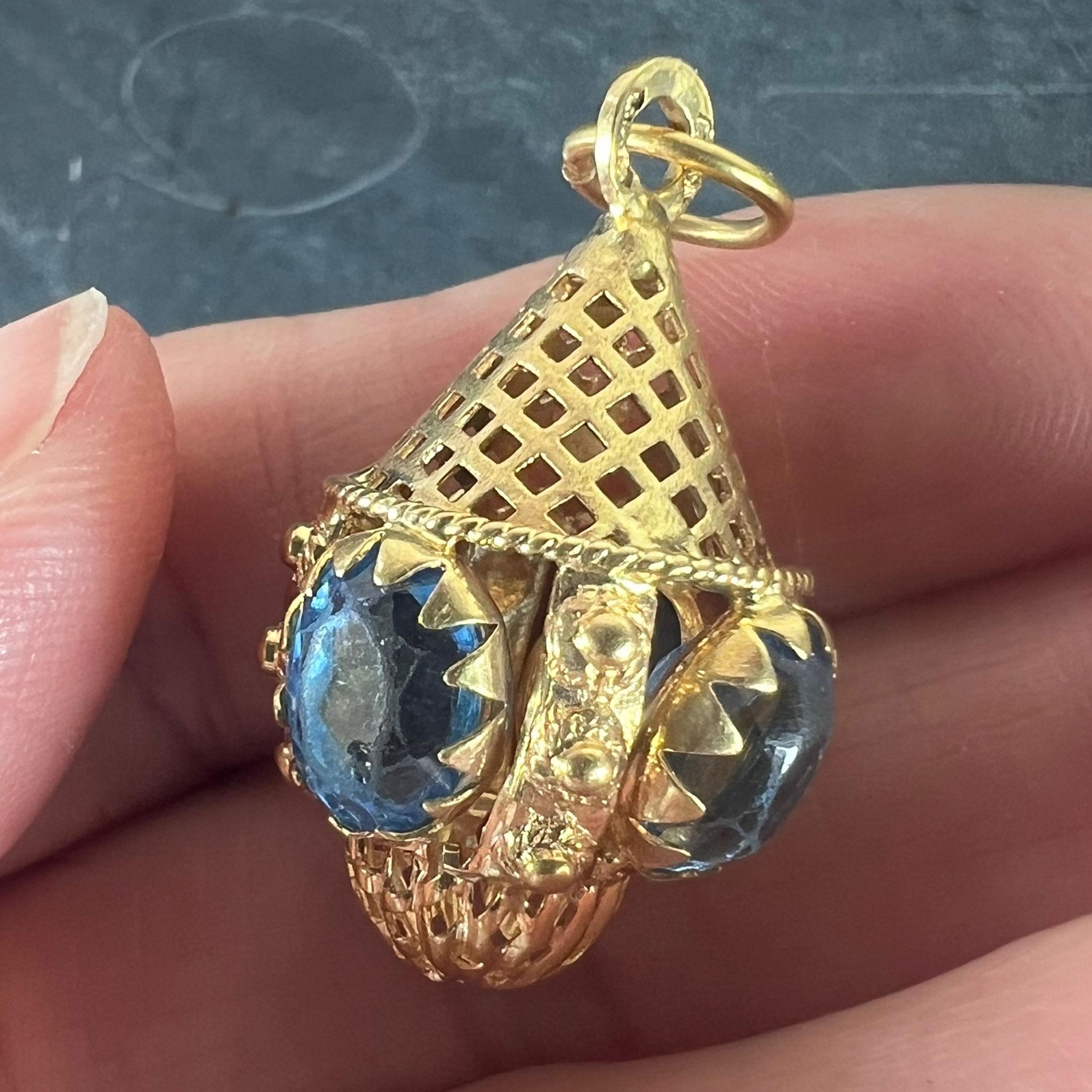 Ciondolo Charm Etrusco in oro giallo 18K in vendita 7