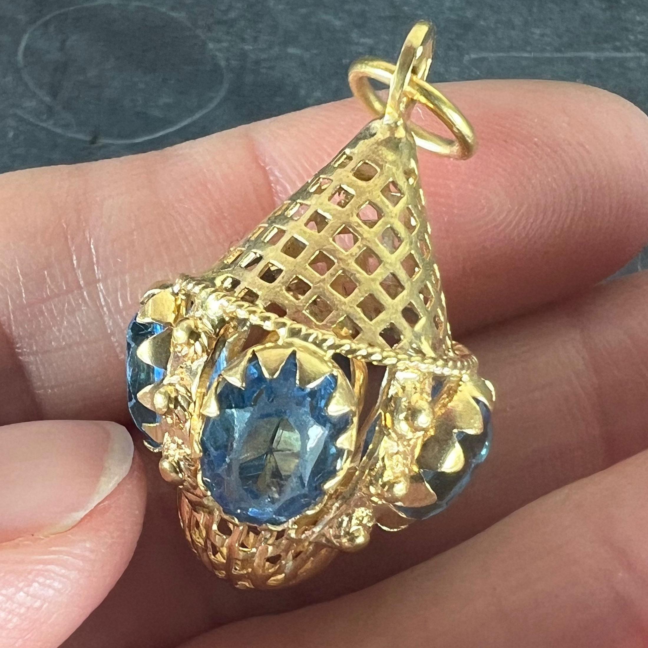 Ciondolo Charm Etrusco in oro giallo 18K in vendita 6
