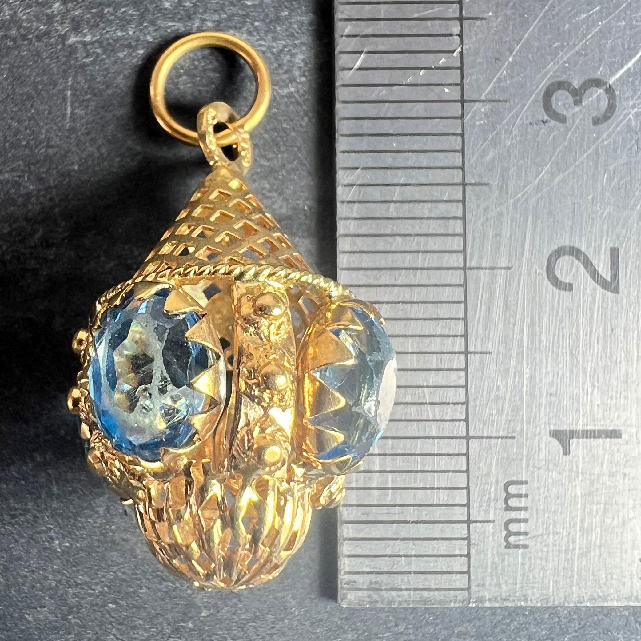 Ciondolo Charm Etrusco in oro giallo 18K in vendita 8