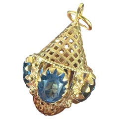 Ciondolo Charm Etrusco in oro giallo 18K