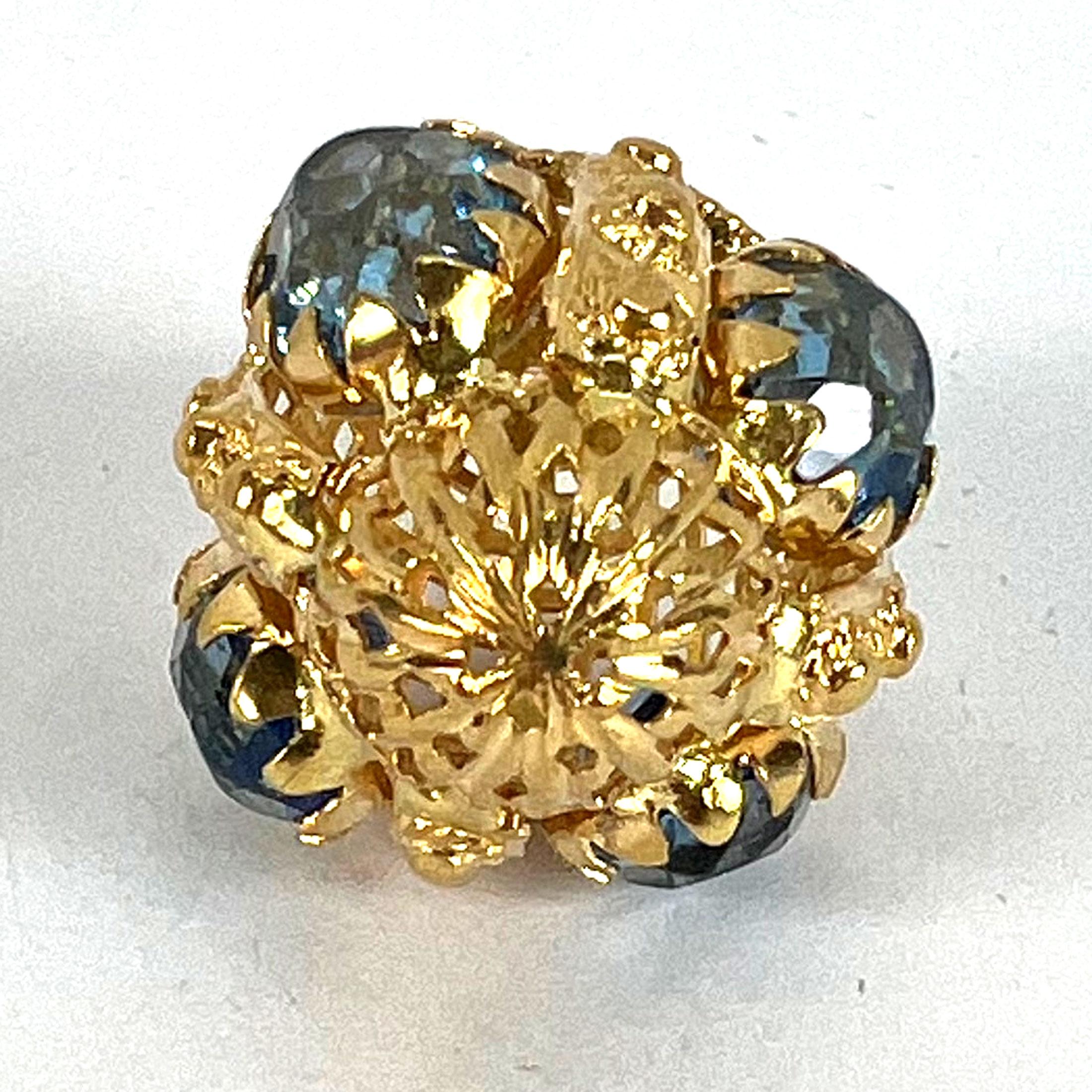 Ciondolo Charm Etrusco in oro giallo 18K in vendita 12