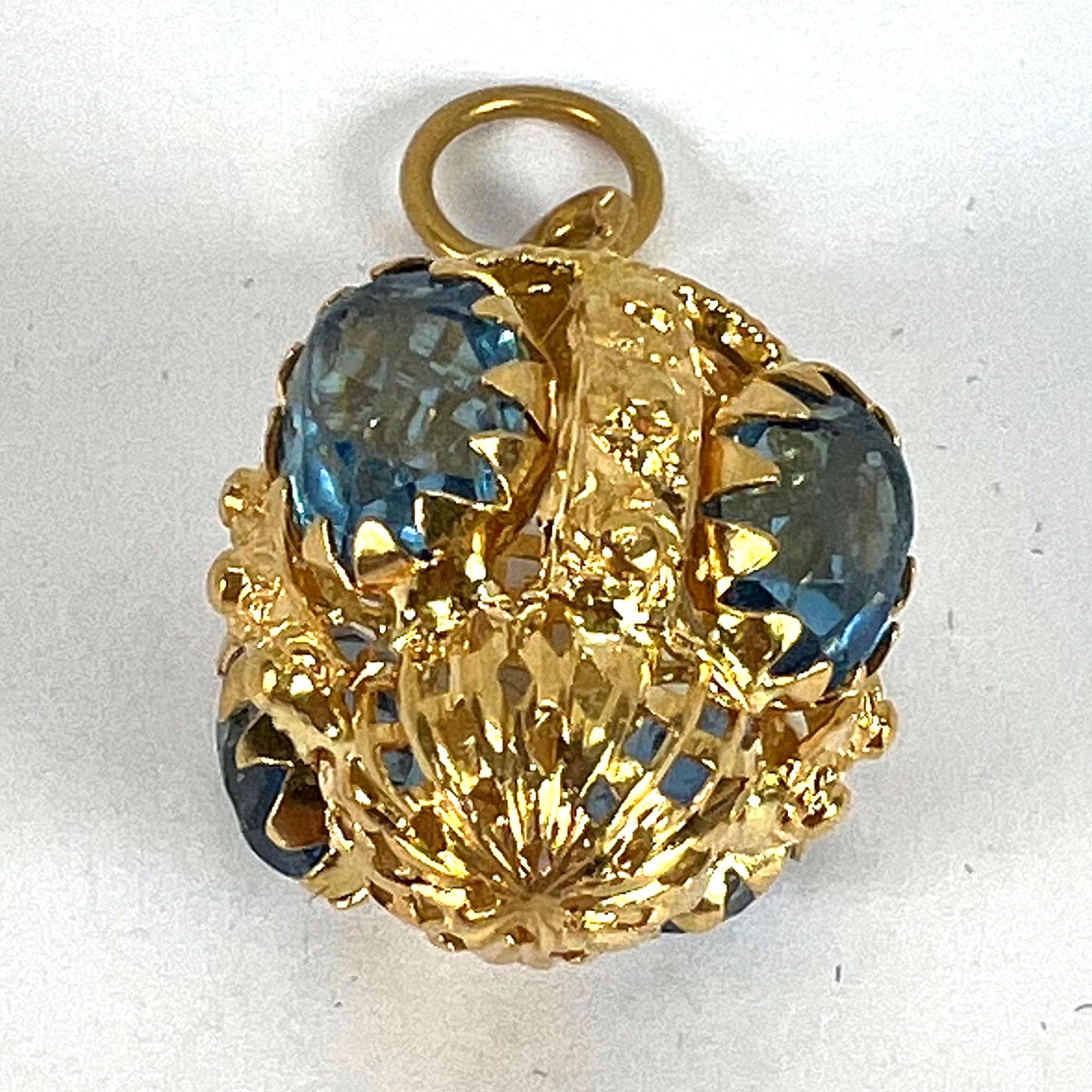 Ciondolo Charm Etrusco in oro giallo 18K in vendita 11