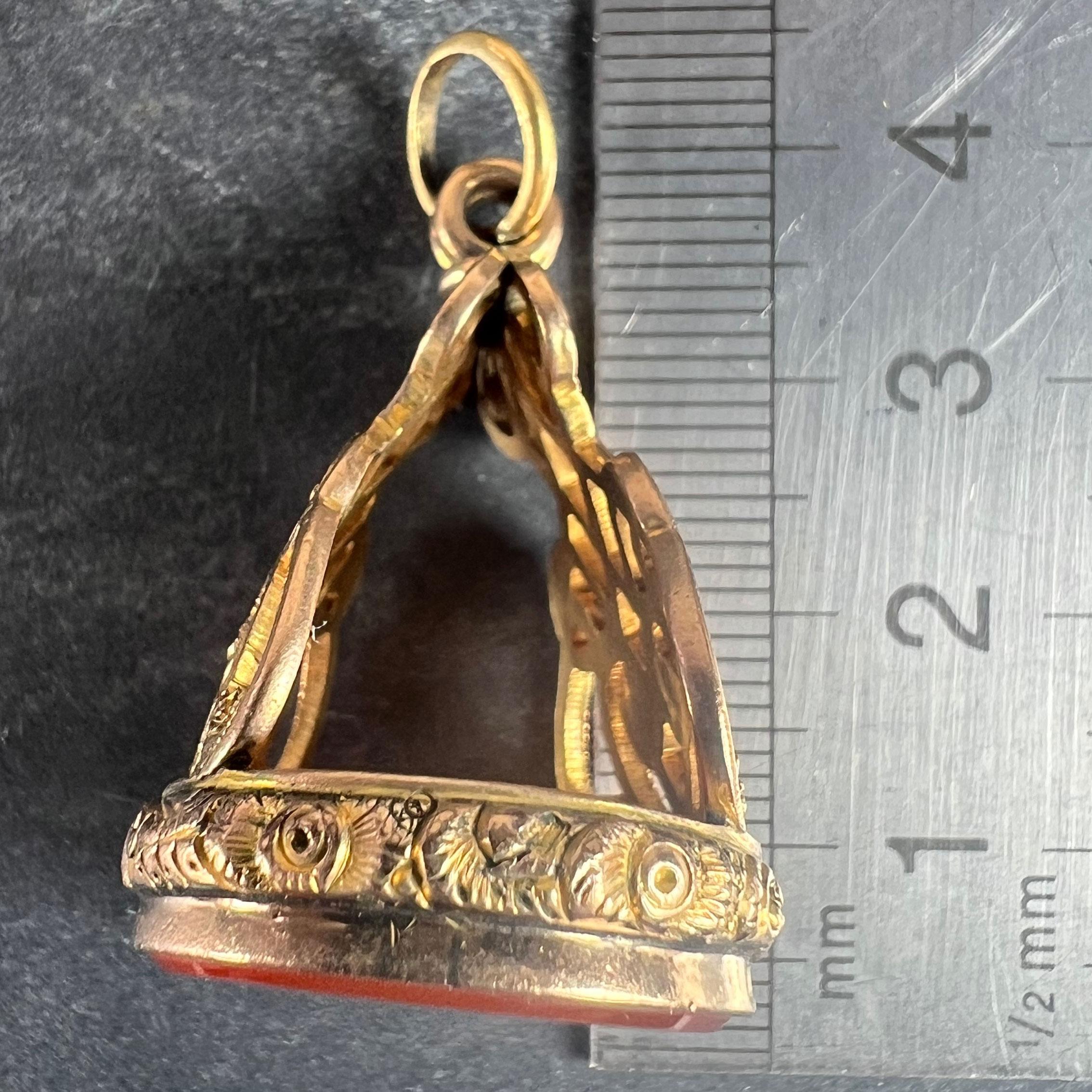 Grand pendentif breloque en forme de porte-clés en or jaune et cornaline en vente 8