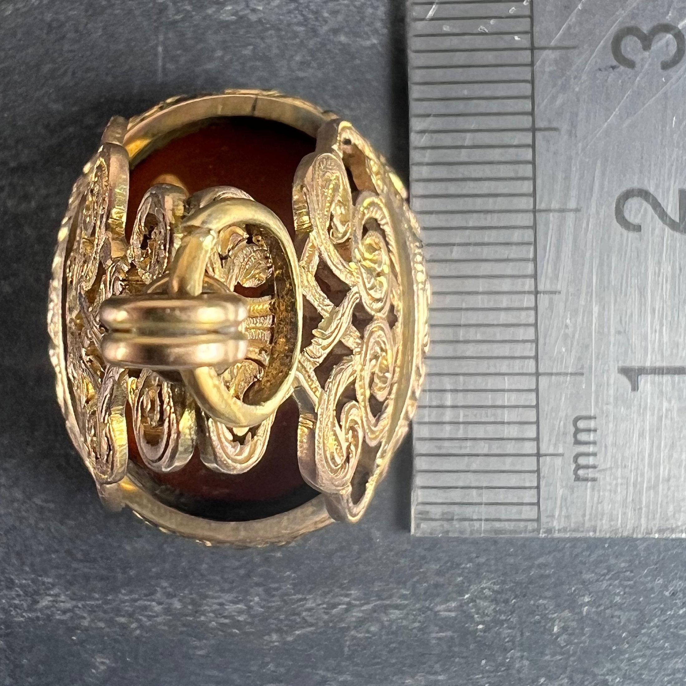 Grand pendentif breloque en forme de porte-clés en or jaune et cornaline en vente 9