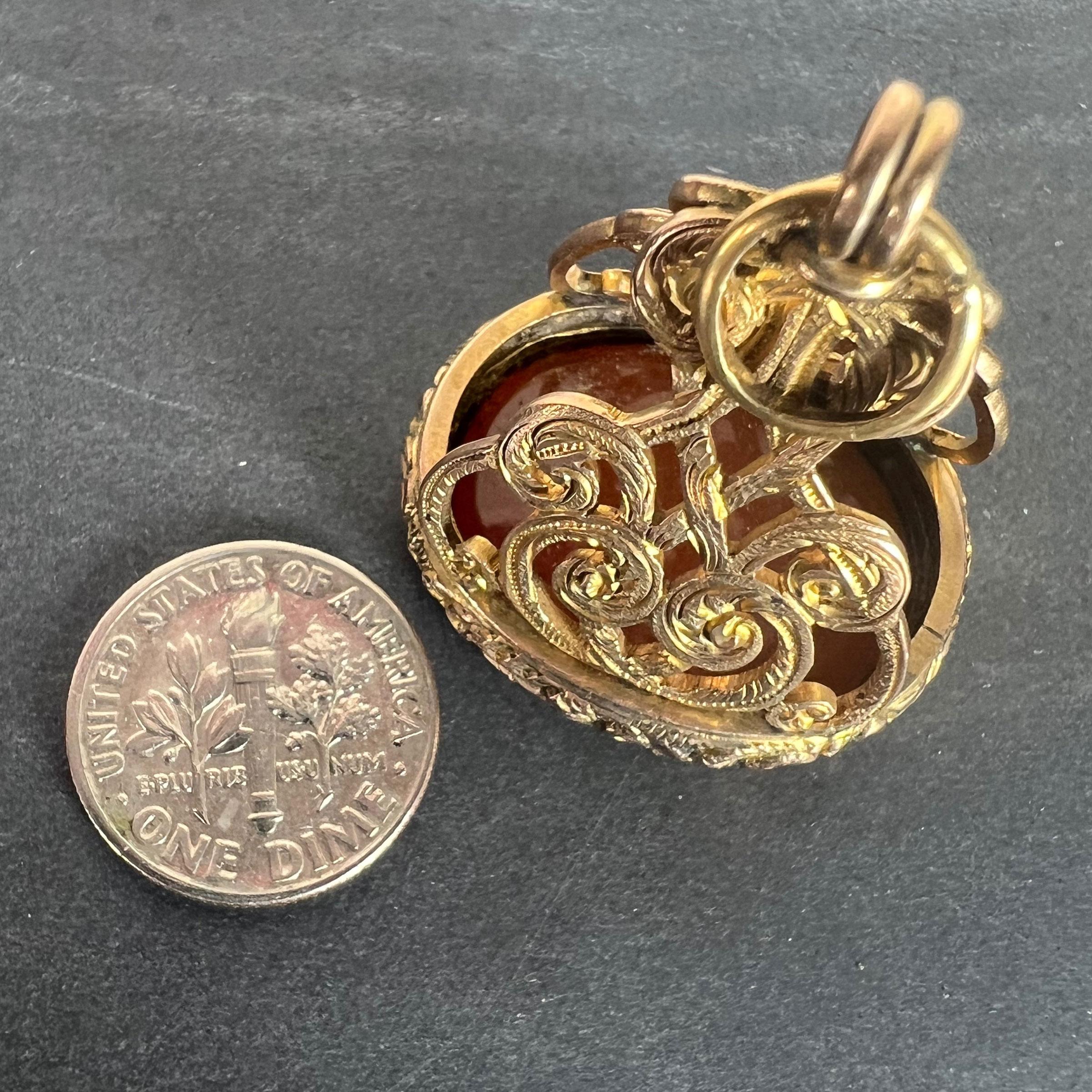 Grand pendentif breloque en forme de porte-clés en or jaune et cornaline en vente 10