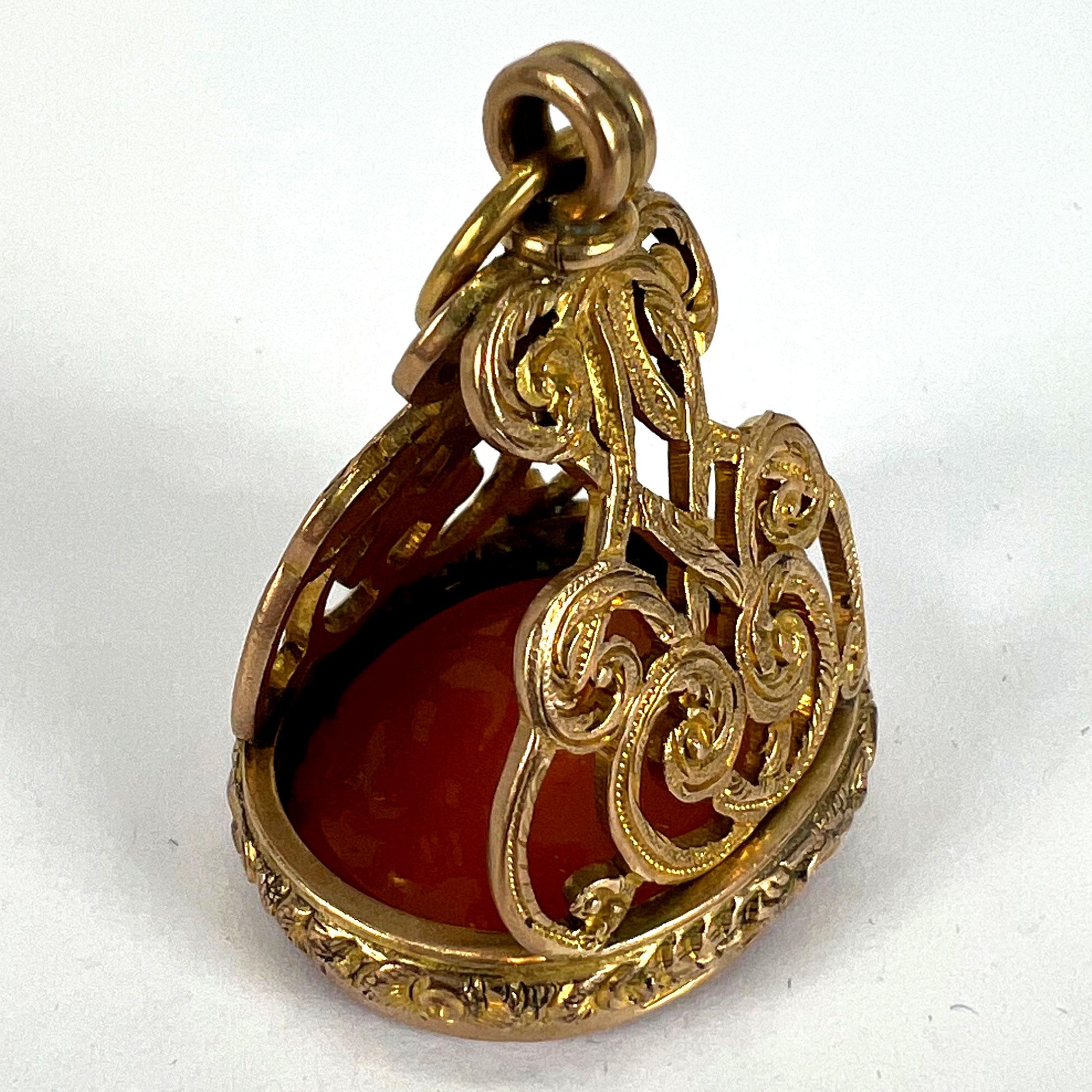 Grand pendentif breloque en forme de porte-clés en or jaune et cornaline en vente 14