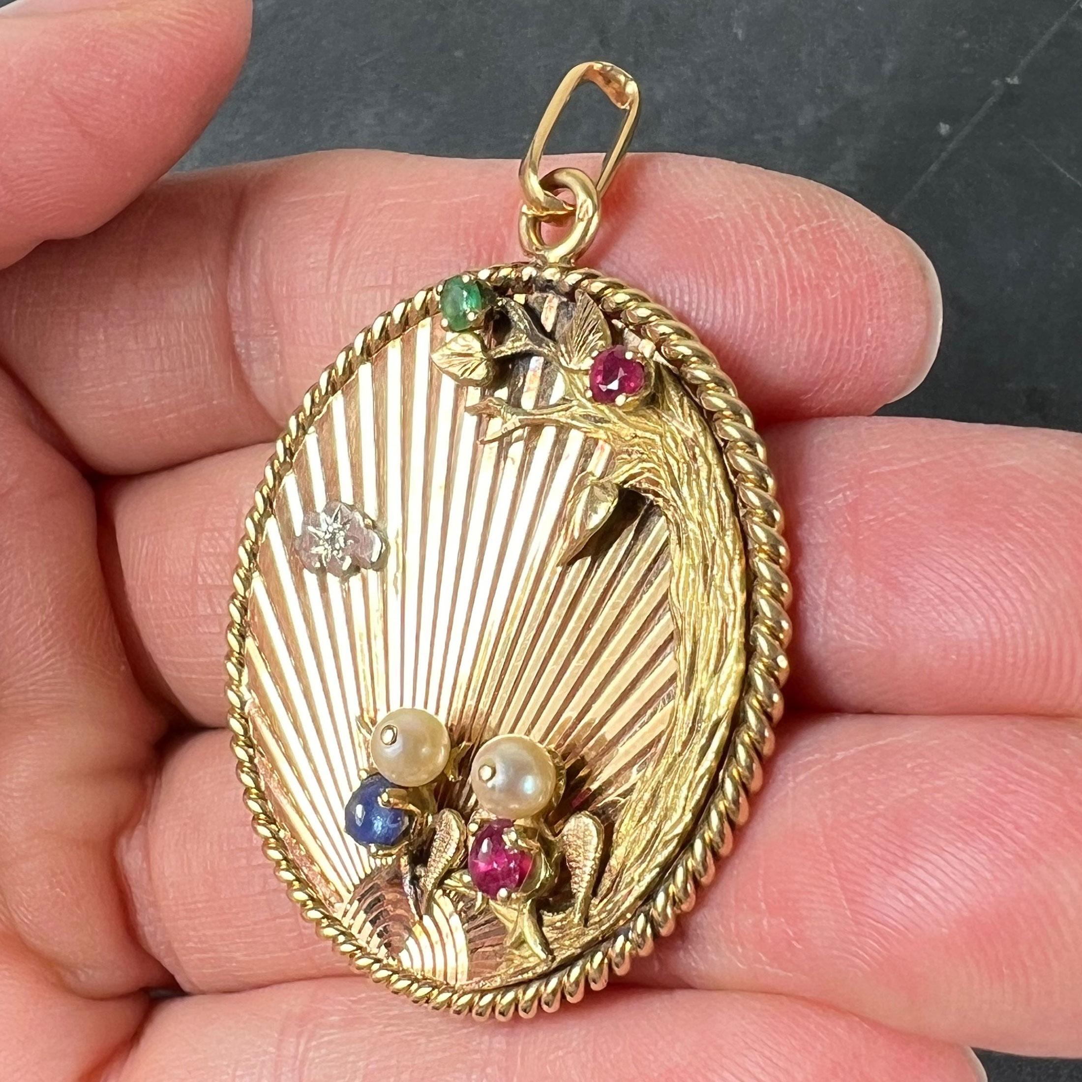 Grand pendentif français Lovebirds en or jaune 18 carats, émeraude, rubis, saphir et diamant en vente 2