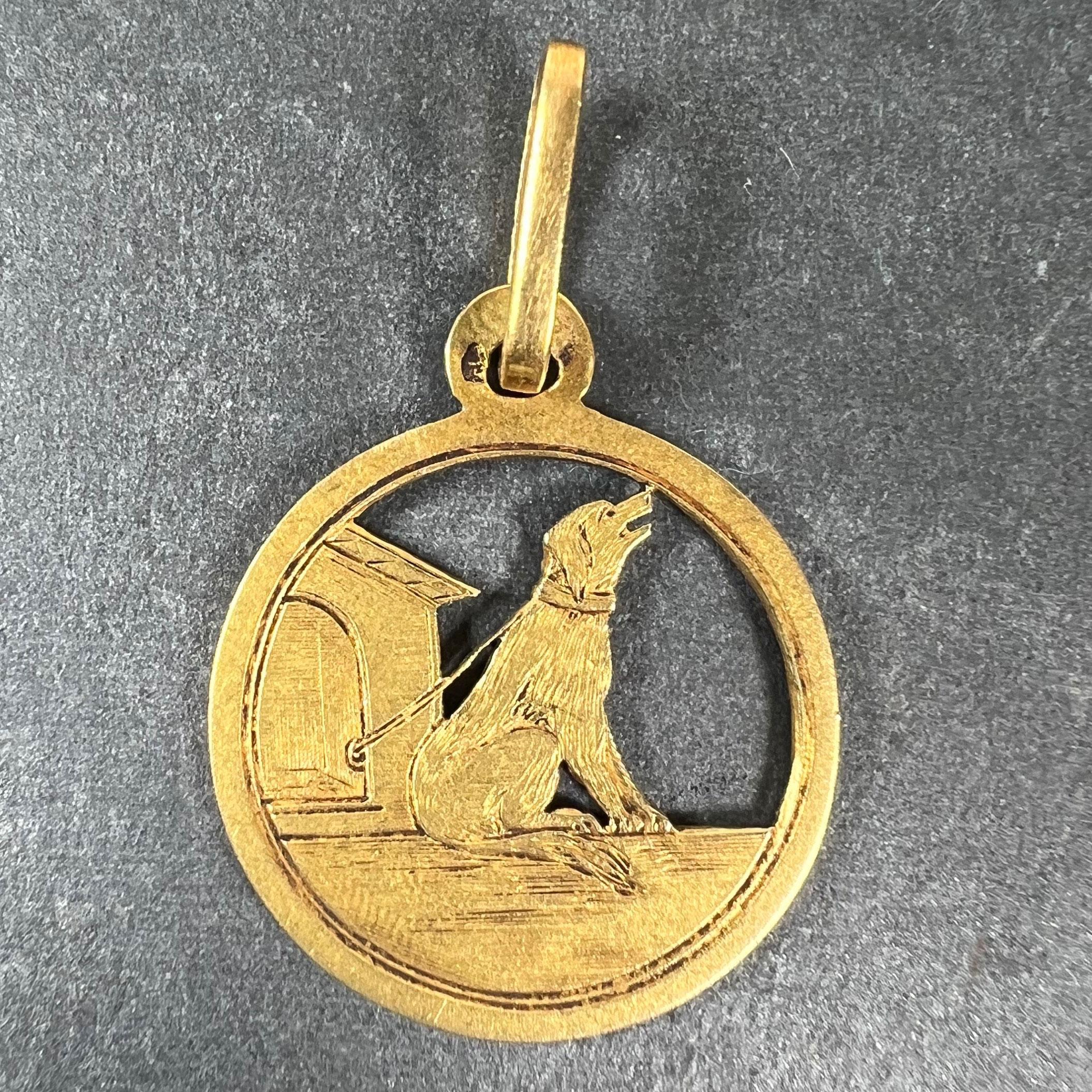 Pendentif en or jaune 18K avec breloque en forme de maison de chien Bon état - En vente à London, GB