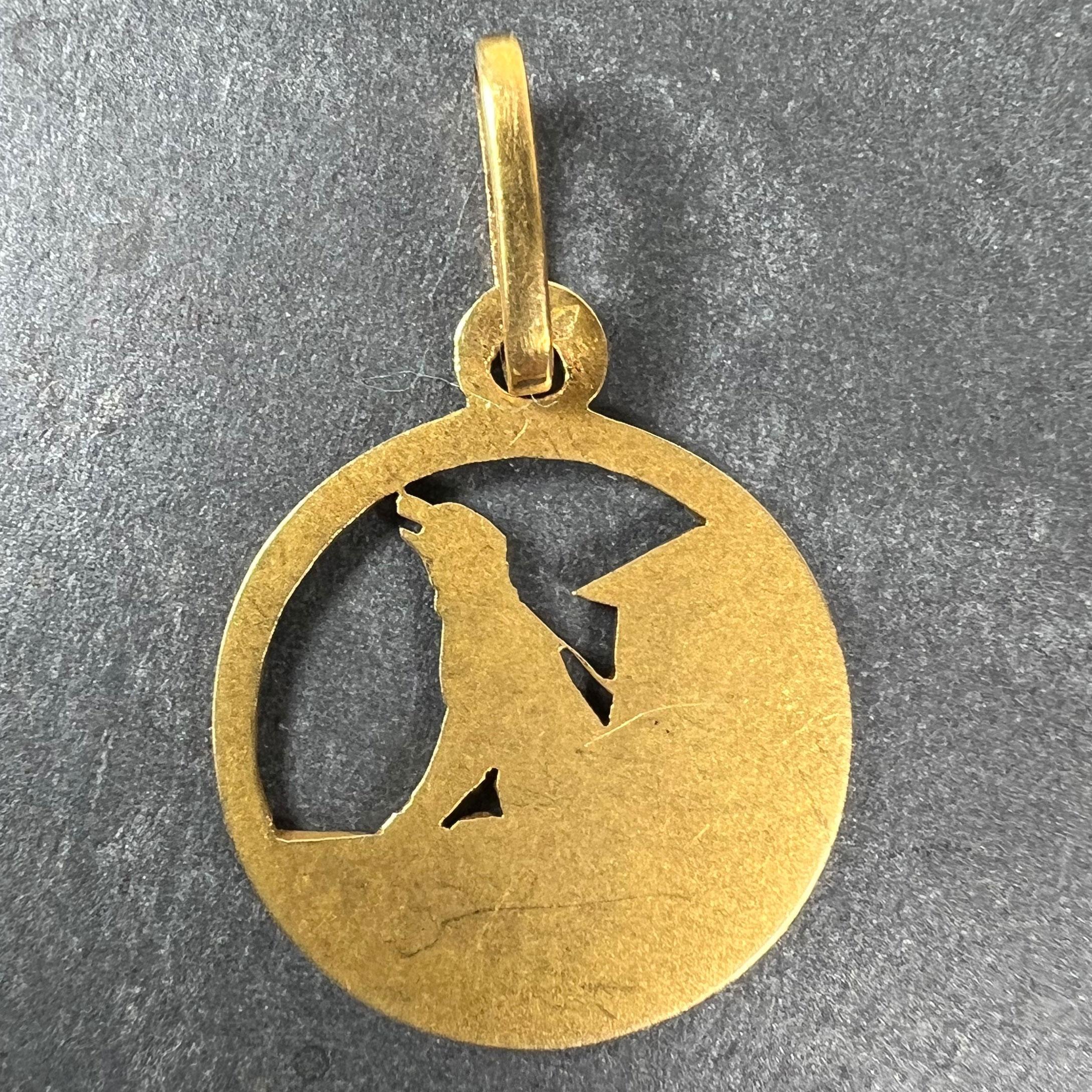 Pendentif en or jaune 18K avec breloque en forme de maison de chien Unisexe en vente