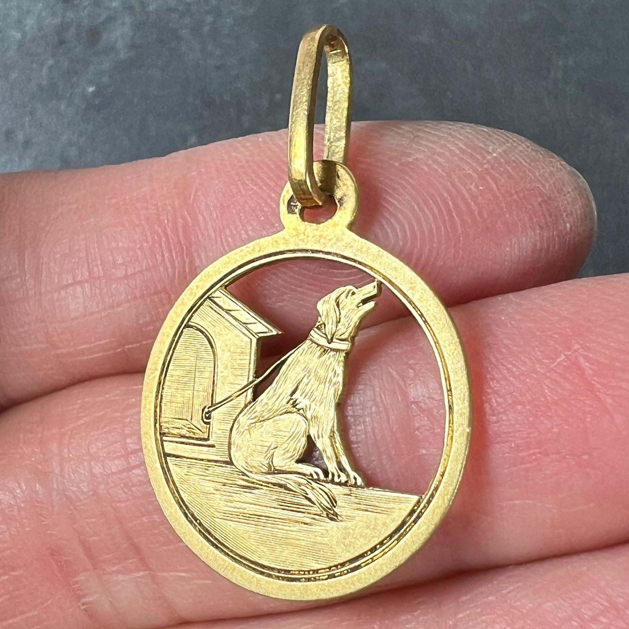 Pendentif en or jaune 18K avec breloque en forme de maison de chien en vente 3