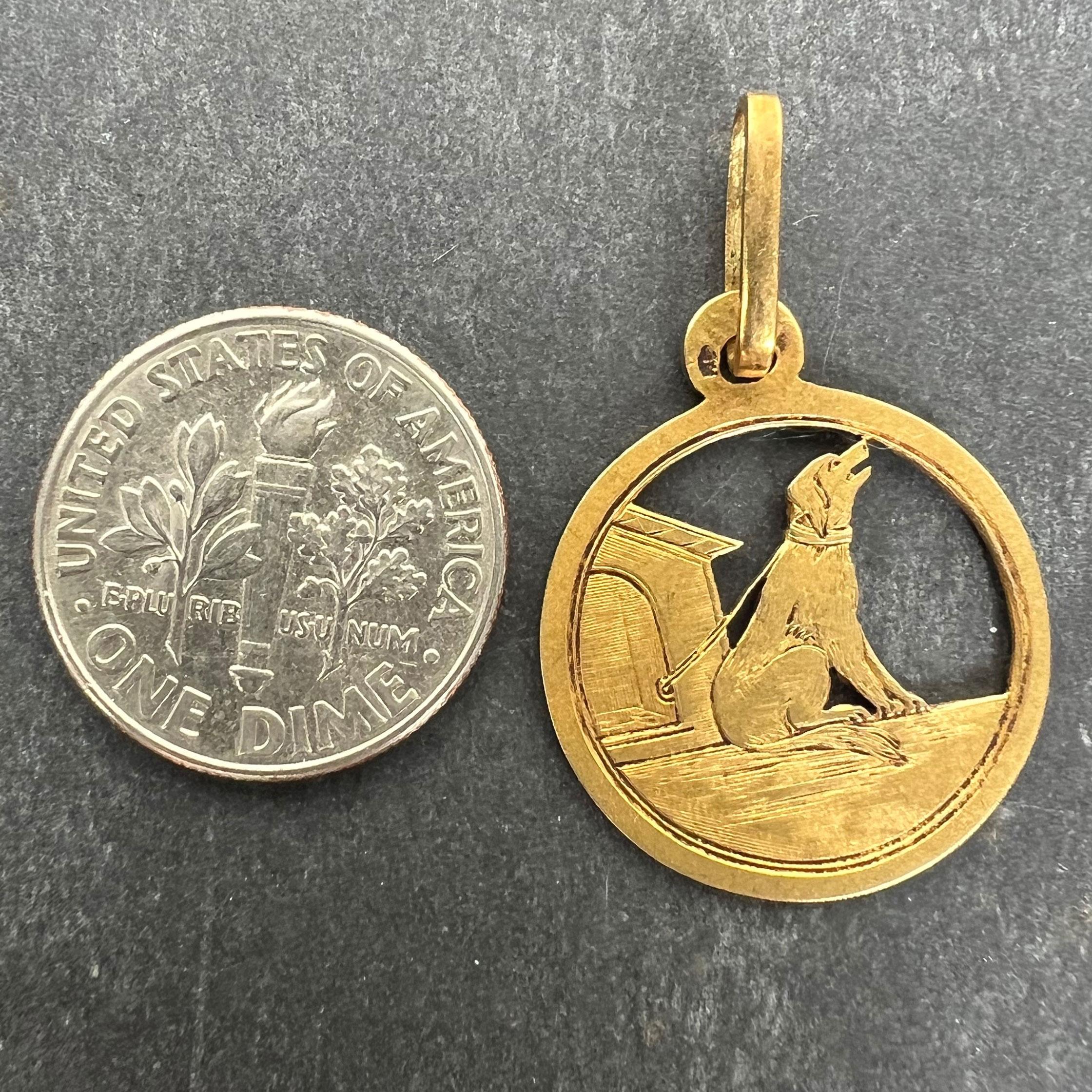 Pendentif en or jaune 18K avec breloque en forme de maison de chien en vente 8
