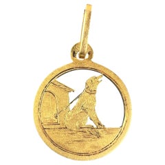 Colgante de oro amarillo de 18 quilates con forma de casa de perro francés