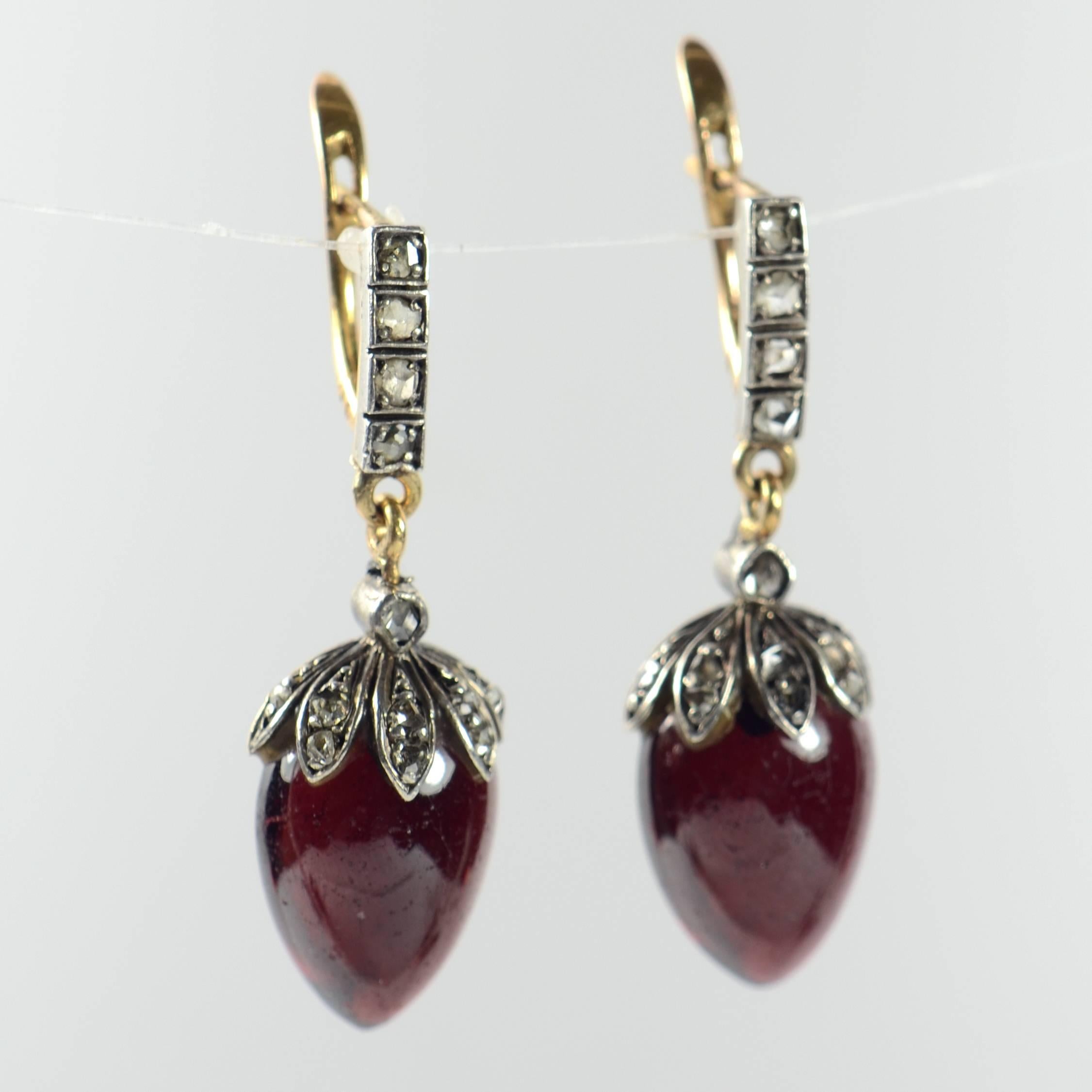 Victorian Garnet Silver Gold Pendant Earrings, circa 1870 In Good Condition In London, GB