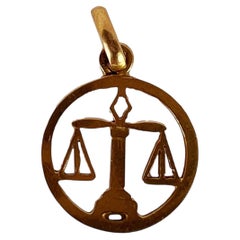 Colgante de oro amarillo de 18 quilates con el signo del zodiaco francés Libra