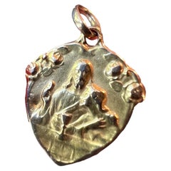 Pendentif antique français en forme de bouclier représentant Jésus-Christ, datant d'une première communion, en or jaune 18 carats