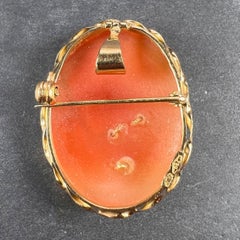 Ciondolo a forma di coccarda con casco in oro giallo 18 carati e diamanti