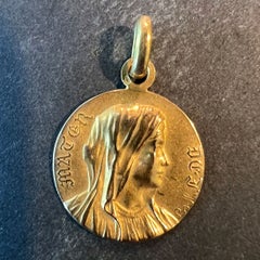 Colgante-medalla de la Virgen María Mater Dei de Bouloux (Francia), en oro amarillo de 18 quilates