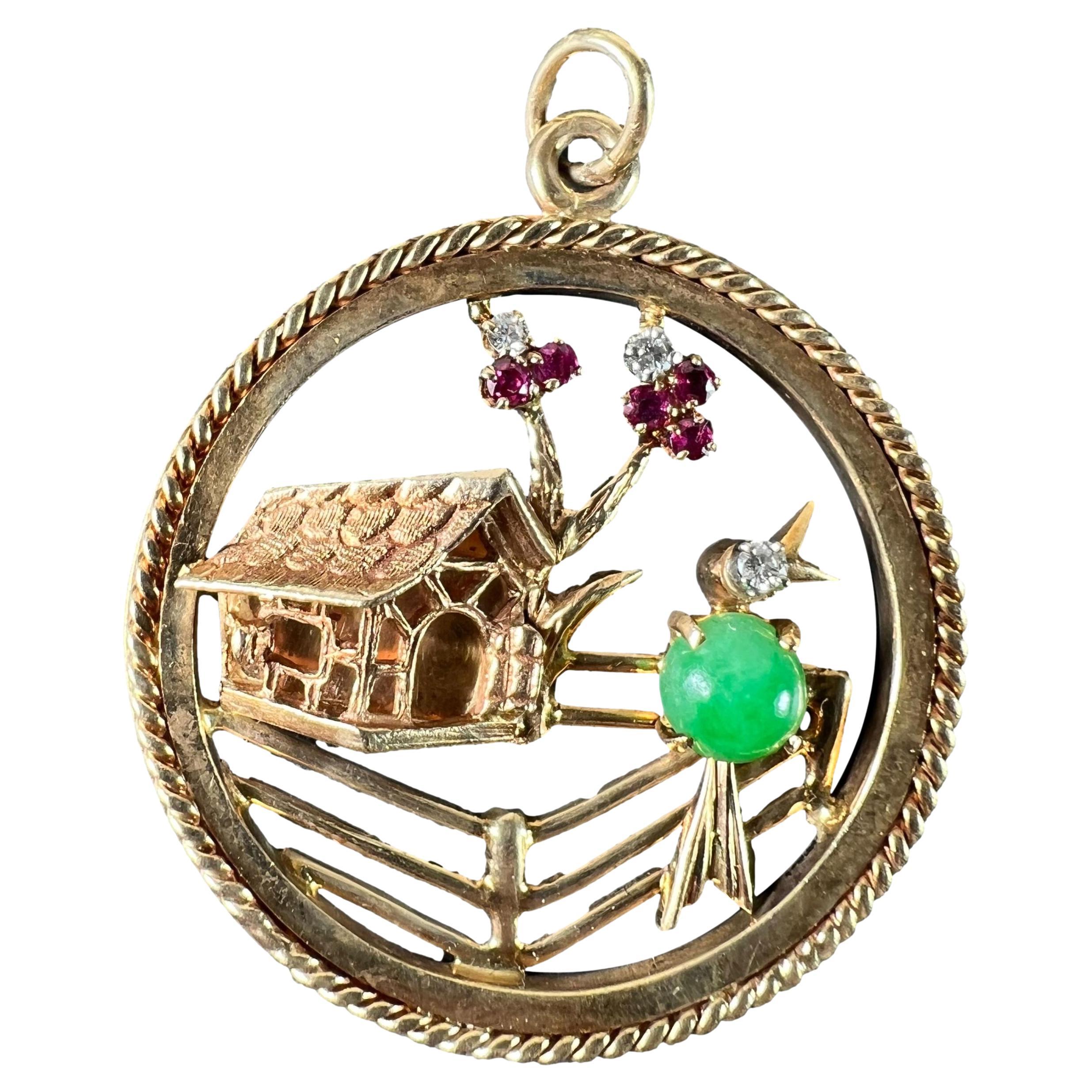 Grand pendentif breloque en or jaune, diamant, rouge, rubis, rubis et jade vert, motif oiseau domestique en vente