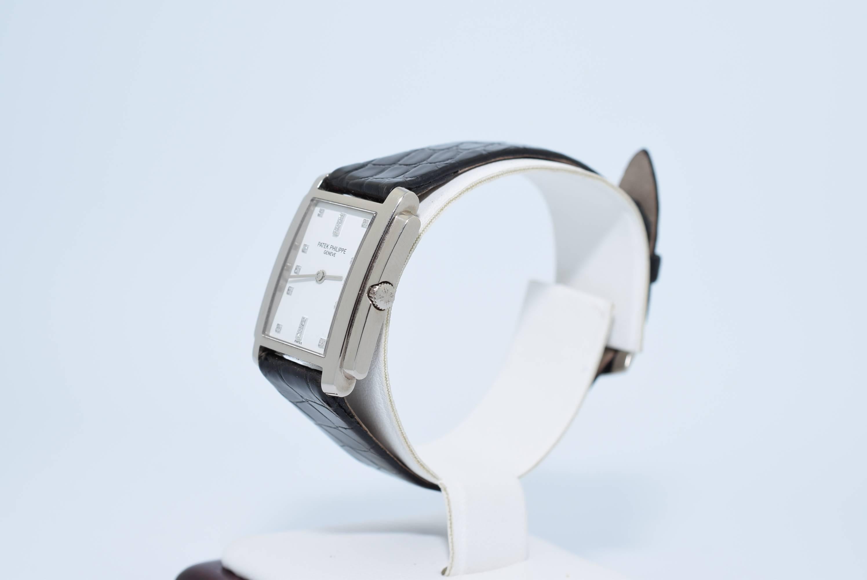 Patek Ladys Gondolo .18K White Gold Quartz watch .Model 4824 G.
Comes with a 10 Point Diamond Original Dial .Black Patek Crocodile strap with a Patek 18K White Gold Buckle .Circa 1998 .Serial numbers :4041048 .
Excellent condition .Dimensions