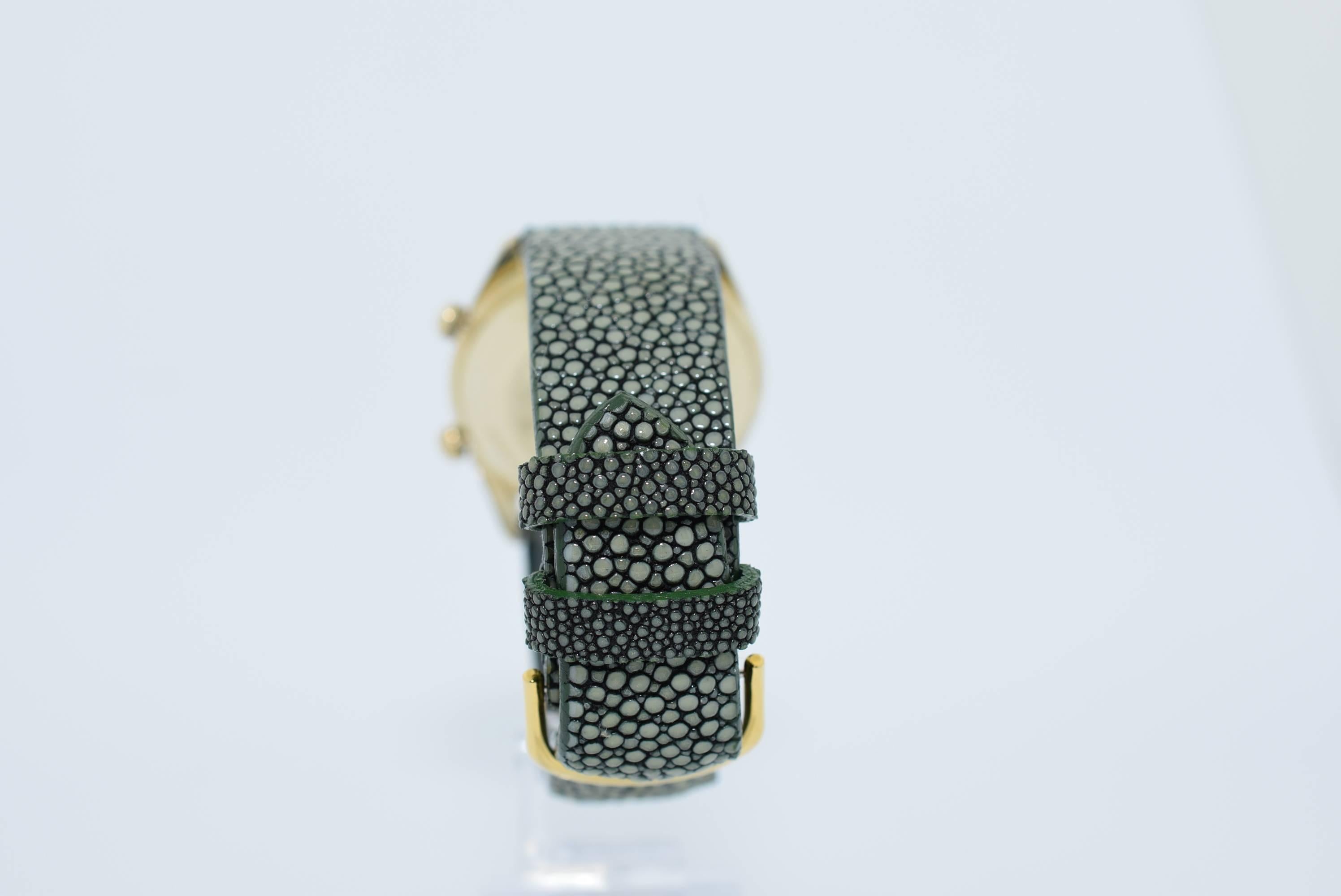 Women's or Men's Le Coultre Yellow Gold Manual Wind Memovox Alarm Wristwatch