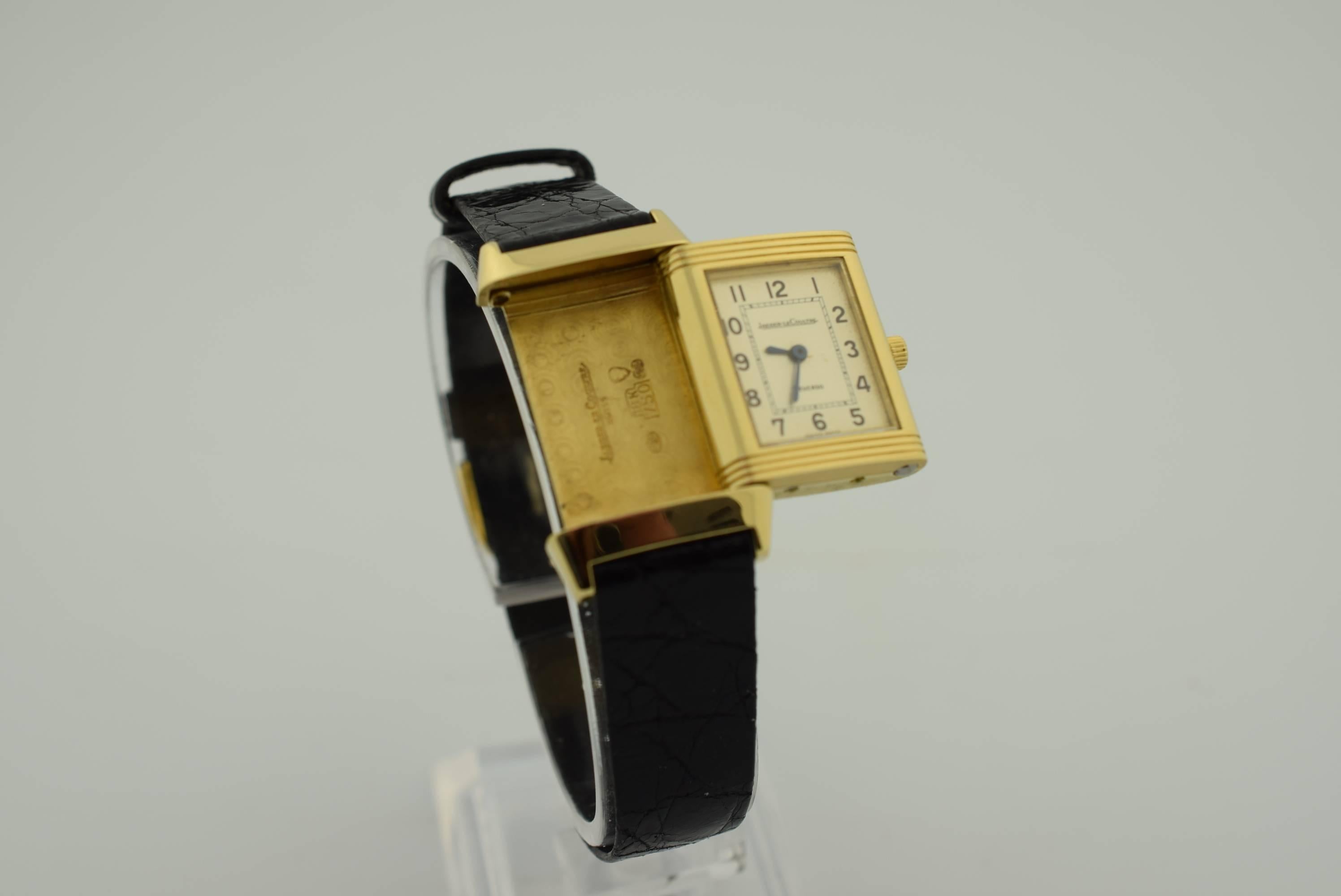 Lady's Jaeger Le coultre 18 k yellow gold Reverso .

Swiss Quartz movement .Excellent condition.Serial numbers 1674367 .Circa 2005 -Present .Leather strap .Silver dial with Arabic numerals .A great classic . Warranted for one year from date of
