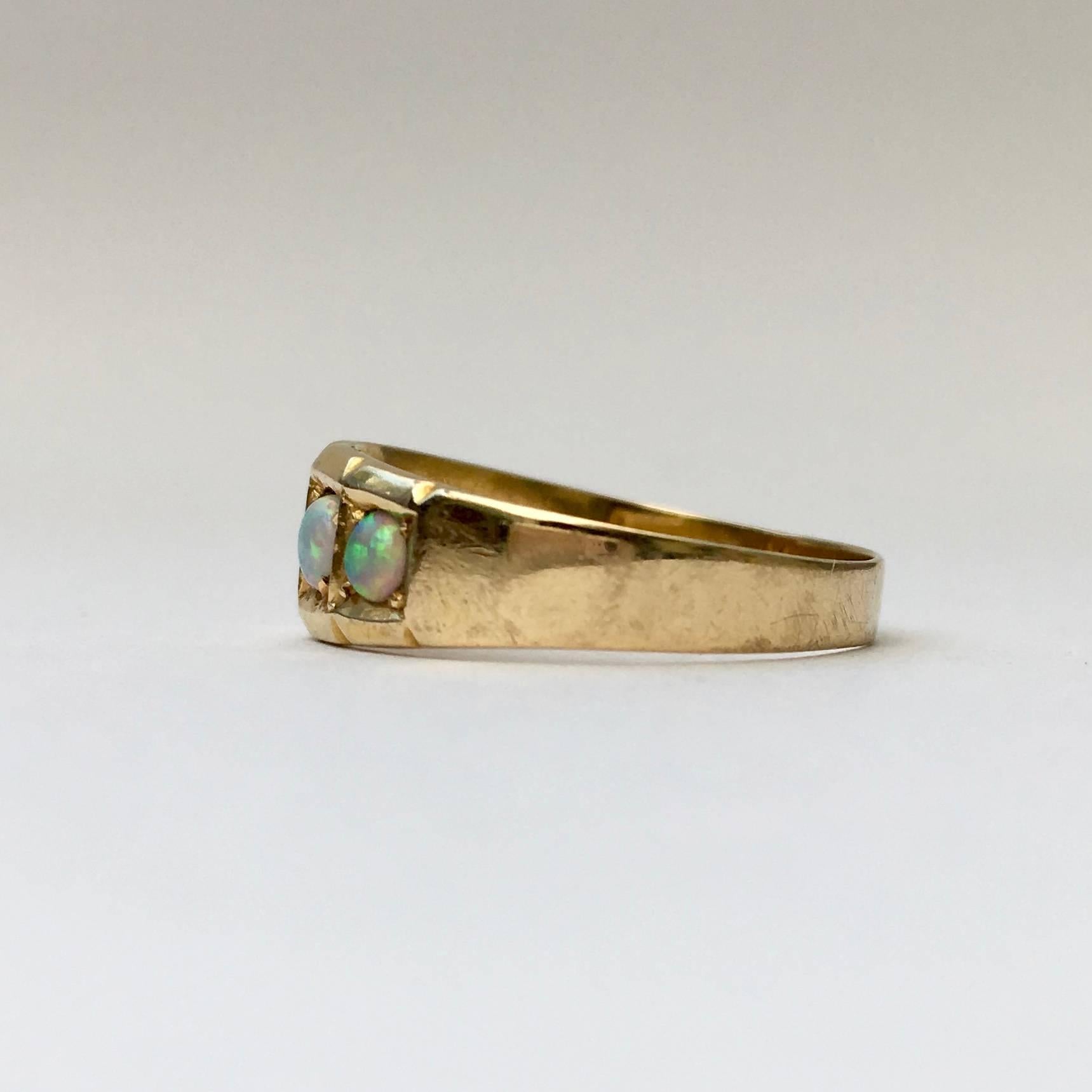 Opal Ring 18 Carat Gold Vintage Jewelry Five-Stone Band Victorian Antique Rings In Excellent Condition In London, GB