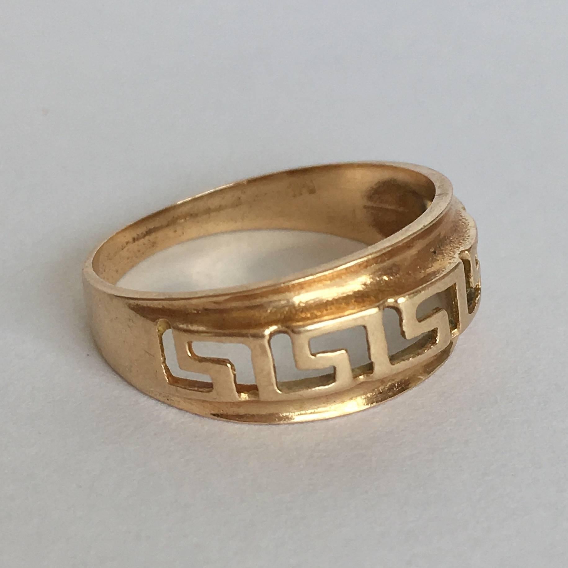 This 18ct gold Greek key ring with its typical geometric design is a stylish classic. It looks great worn alone, but also works well as a stacking ring alongside other favourites. 

Size: UK N 1/2-O, US 7
