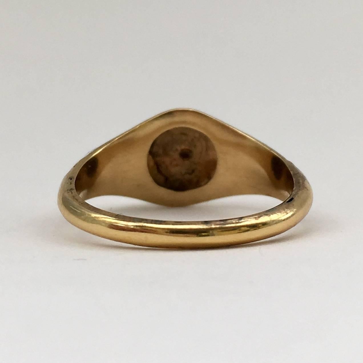 Pearl Ring Hammered Gold Antique Jewelry Vintage Star Signet Rings Celestial In Good Condition In London, GB