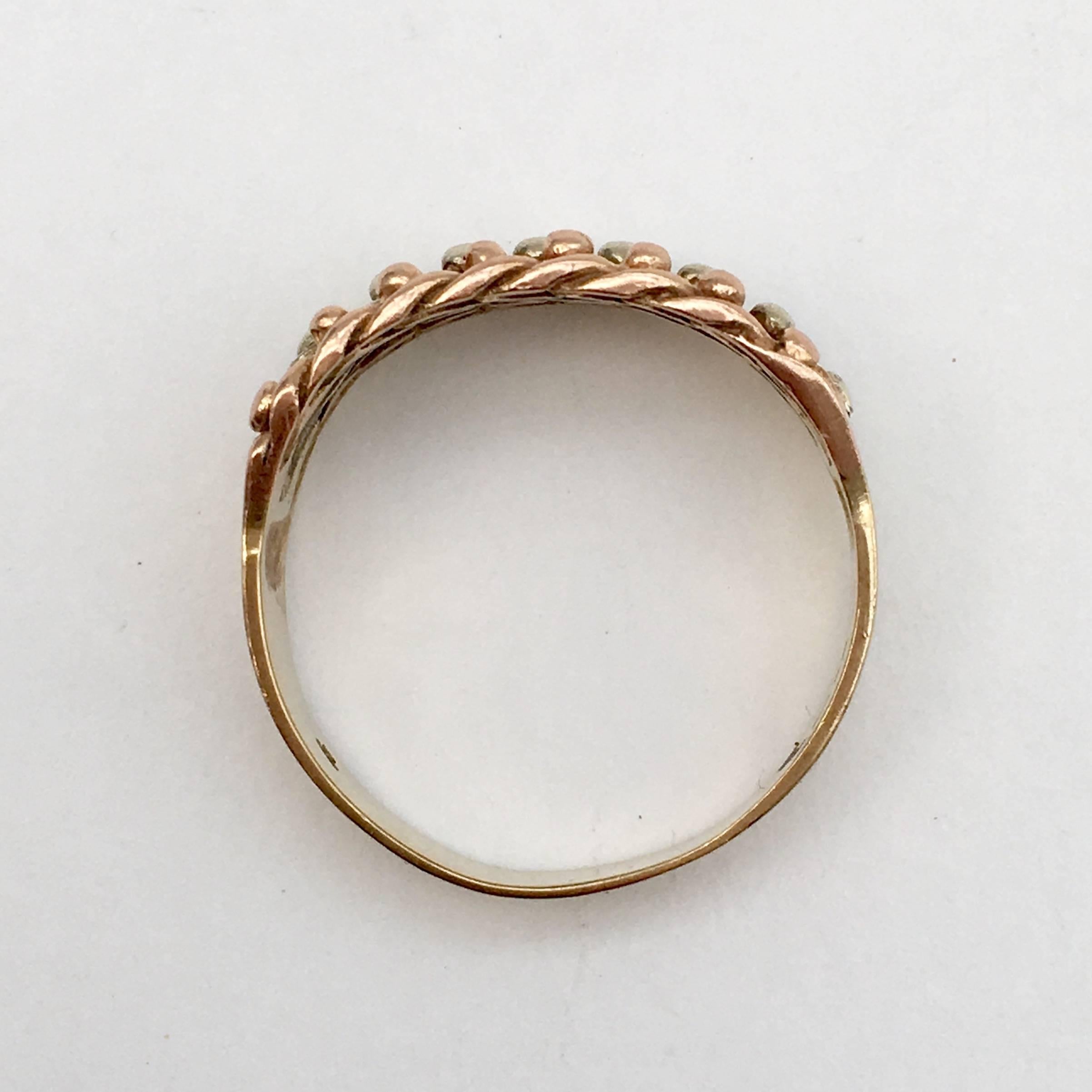 Vintage Keeper Guard Ring Yellow White Rose Gold Woven Chain Trio Tricolor Band In Excellent Condition In London, GB
