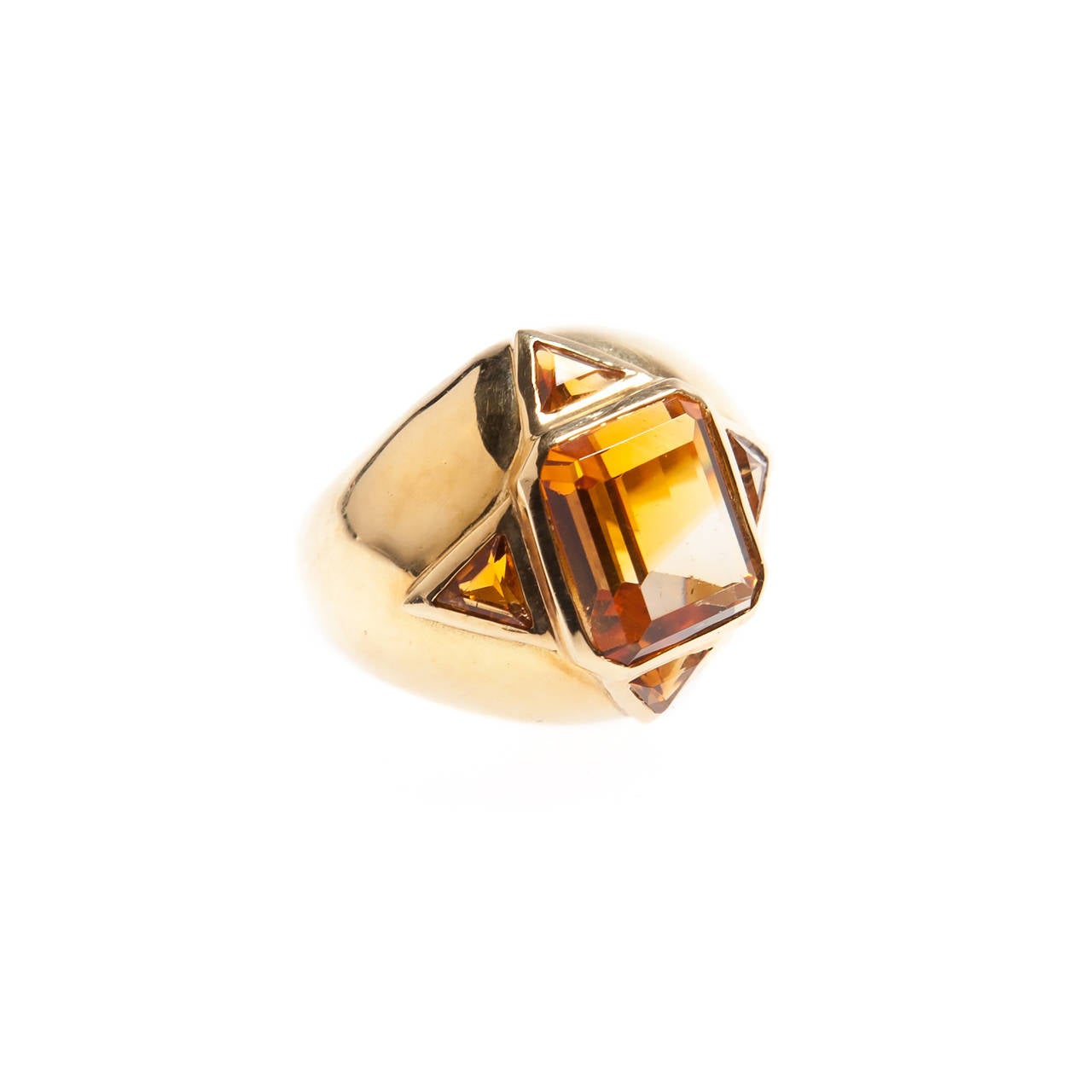 Beautiful dome shaped 18k gold ring from the 1980's.
Center emerald cut 6.10 carat citrine surrounded by 4 trapezoid citrines.
Size 6 1/2