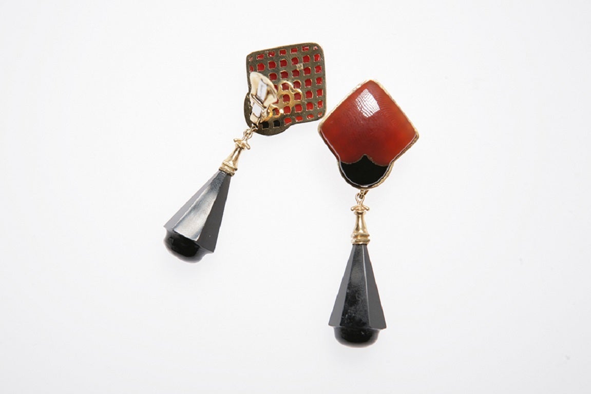 Beautiful Art Deco style drop earrings from Renato Cipullo's Deco Collection in Black Onyx and Carnelian with 18k yellow gold motifs and faceted drop as well as clip backs. 