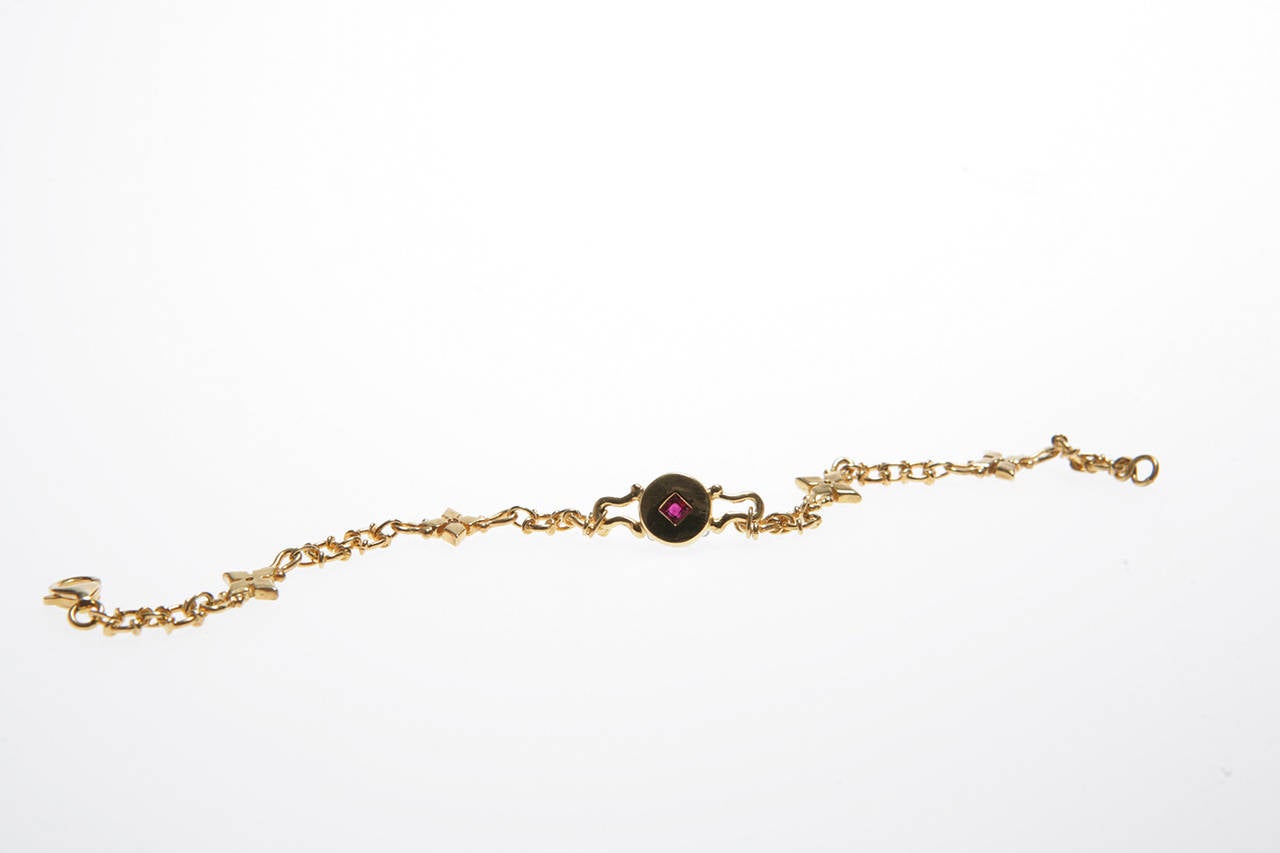 Charming 18kt gold bracelet with one
Princess cut Ruby and round cut diamonds and sapphires
Total length 7 1/4 inches
