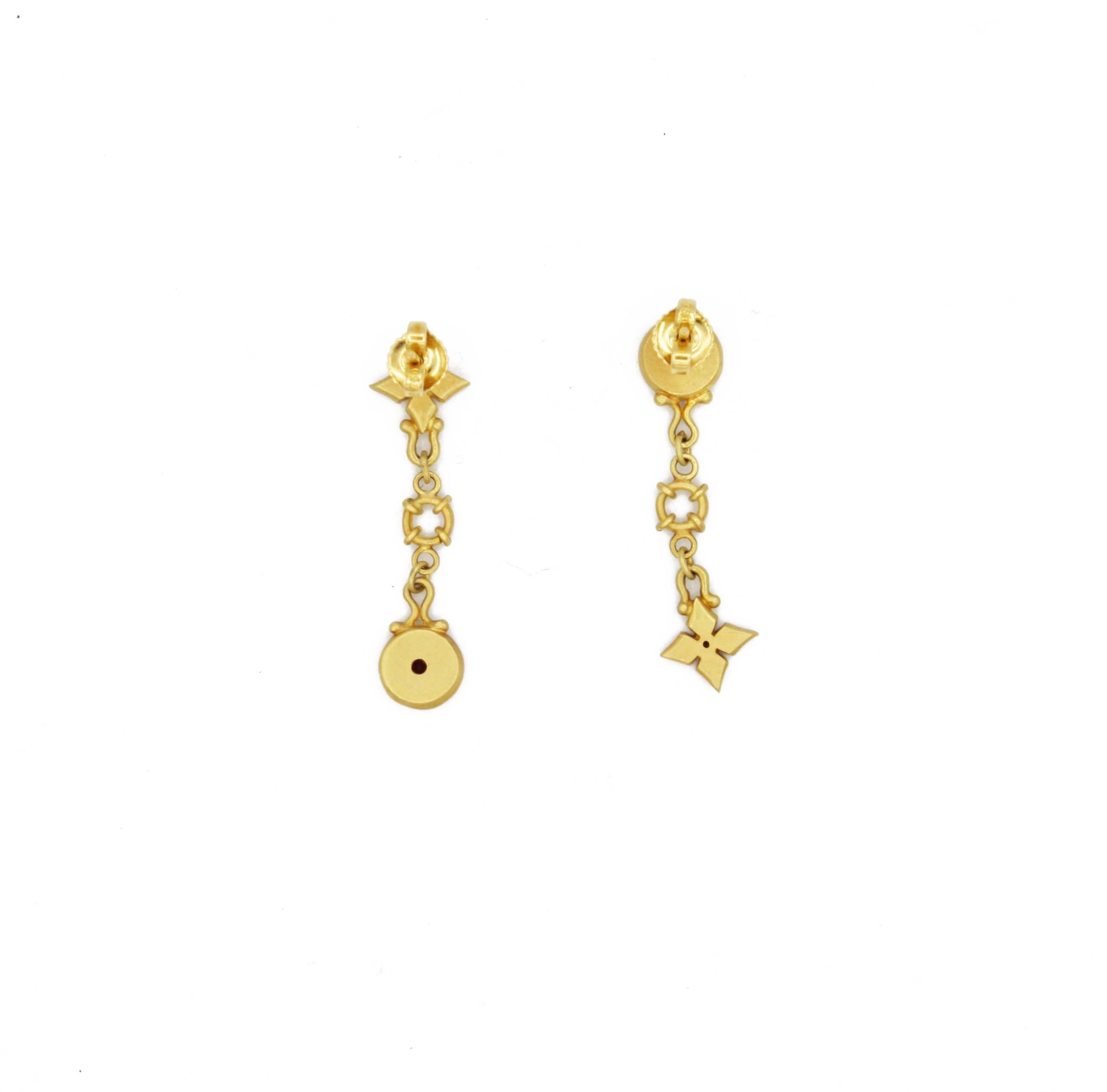 These delicate 18kt yellow gold earrings are from Renato Cipullo's 