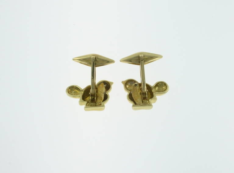 A set of Renato Cipullo 18kt gold cufflinks and studs, bird motif, each small bird with diamond eyes.