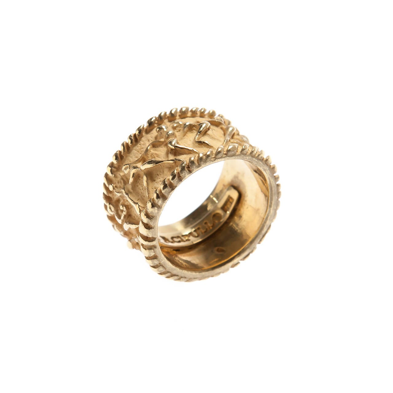 Heavy 18kt Yellow Gold ring with Allegoric figures
A Renato Cipullo vintage piece from 1972
Size 6
