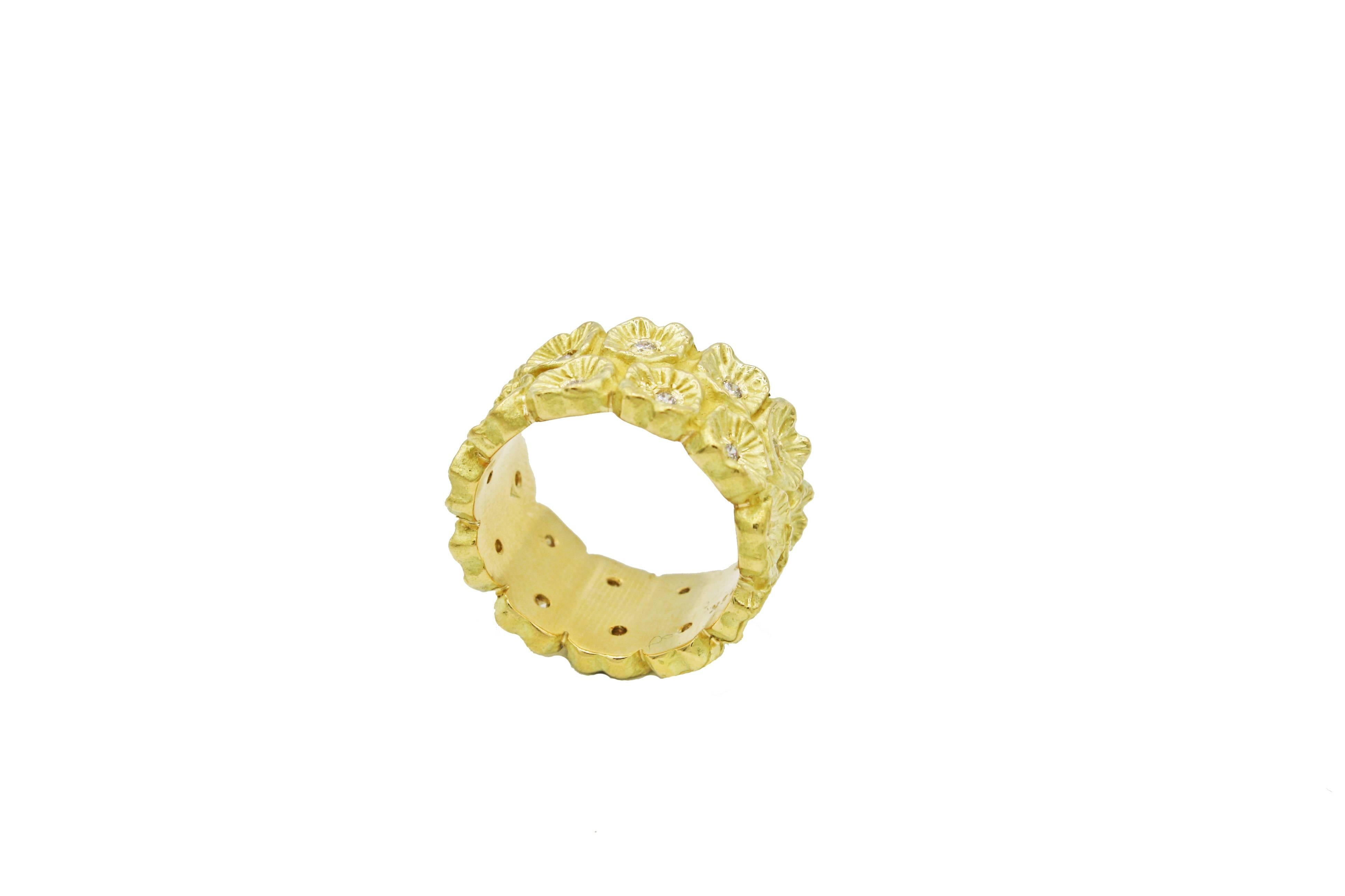 Diamond and Gold Flower Ring In New Condition In New York, NY