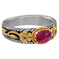 Von Hand gravierter Ring aus 18-karätigem Silber mit Rubin und Diamanten von Emma Chapman