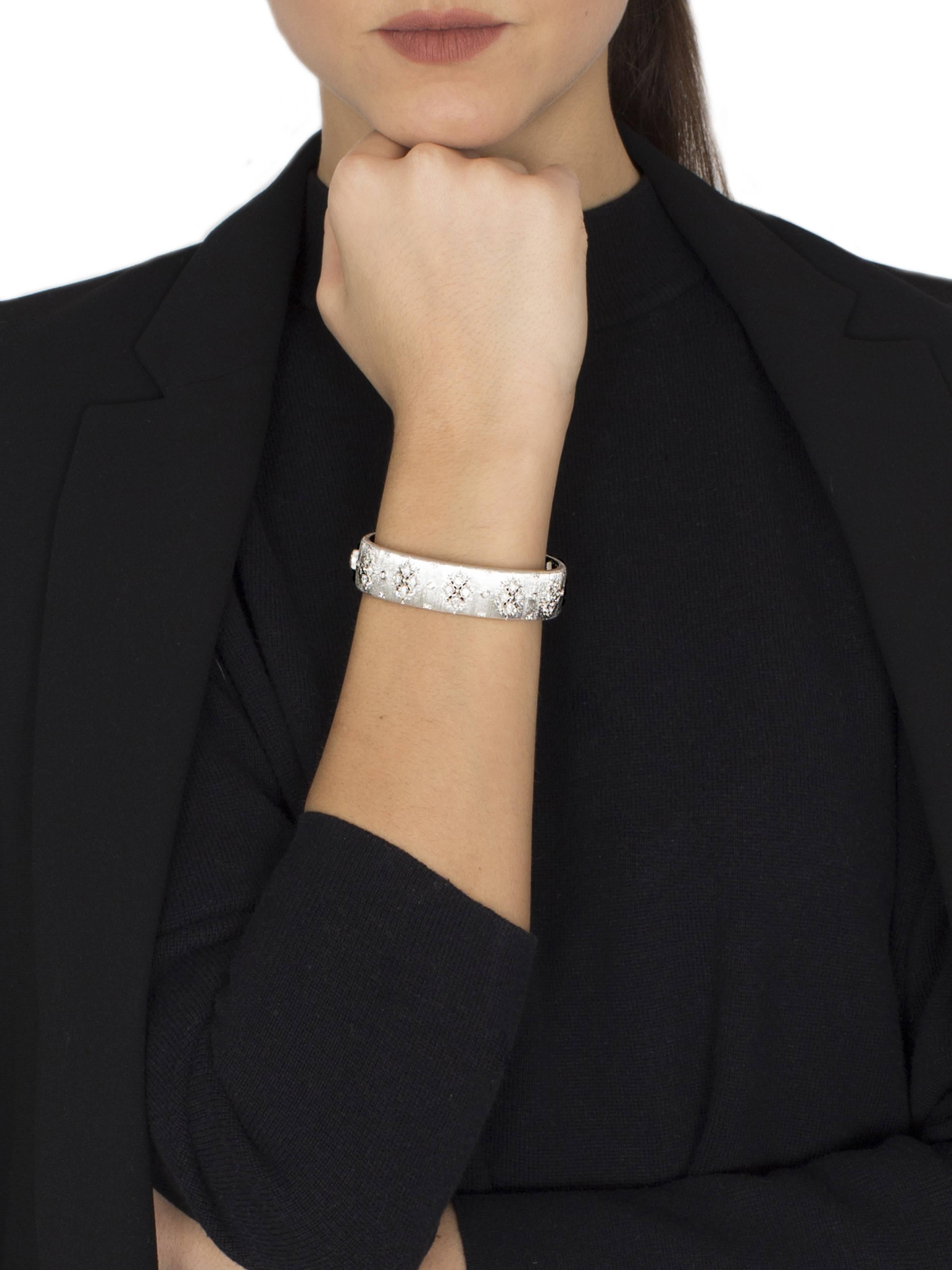 Diamond White Gold Cuff Bracelet by Opera, Italian Attitude In New Condition For Sale In Milano, IT