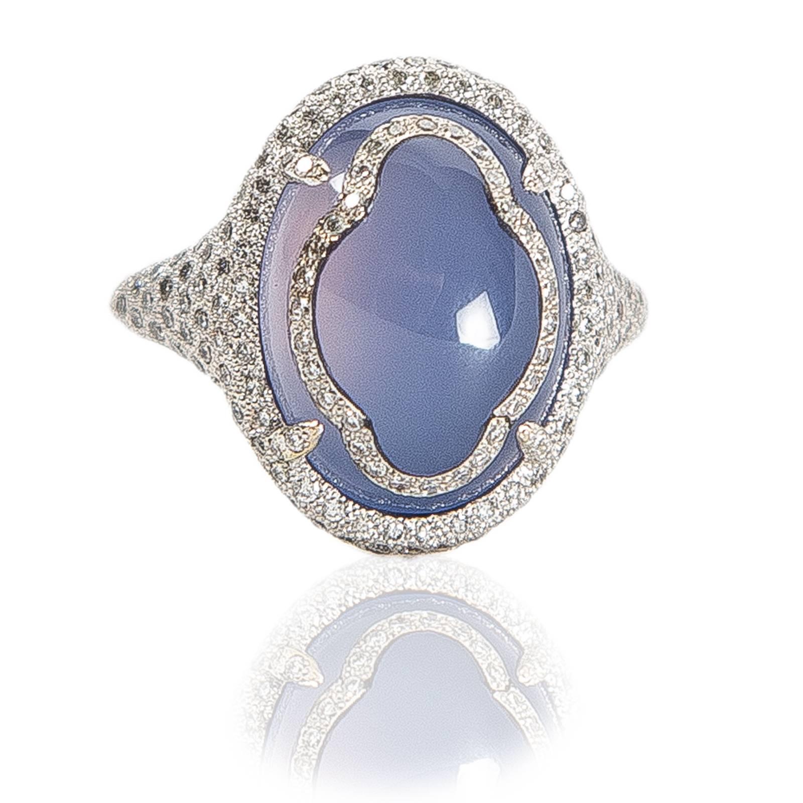 18kt. white gold ring with chalcedony and white diamonds ct. 0,81

Handmade in Italy

Made-to-order production time: 5 weeks approx.